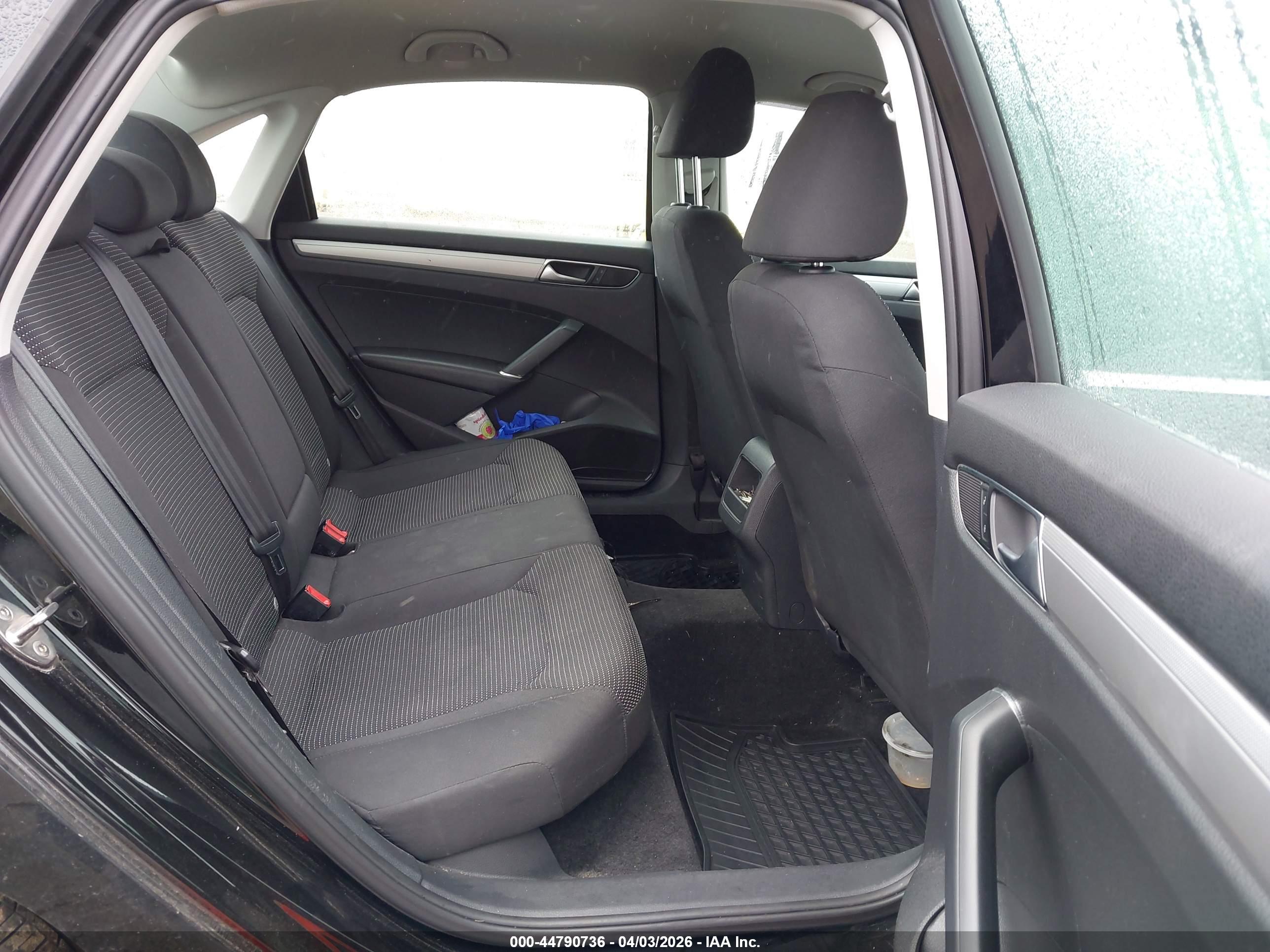 VOLKSWAGEN PASSAT image 8