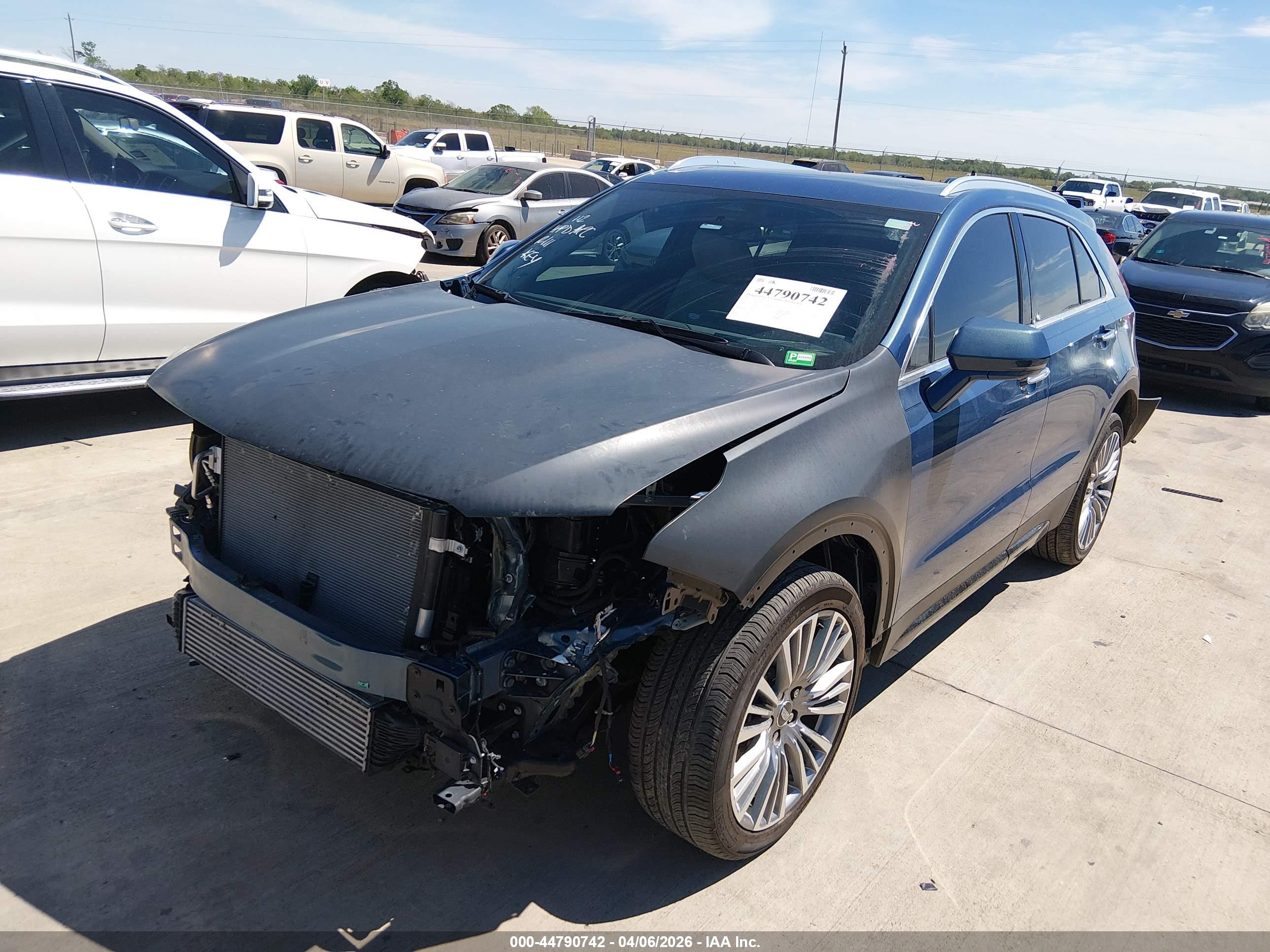 CADILLAC XT4 image 2