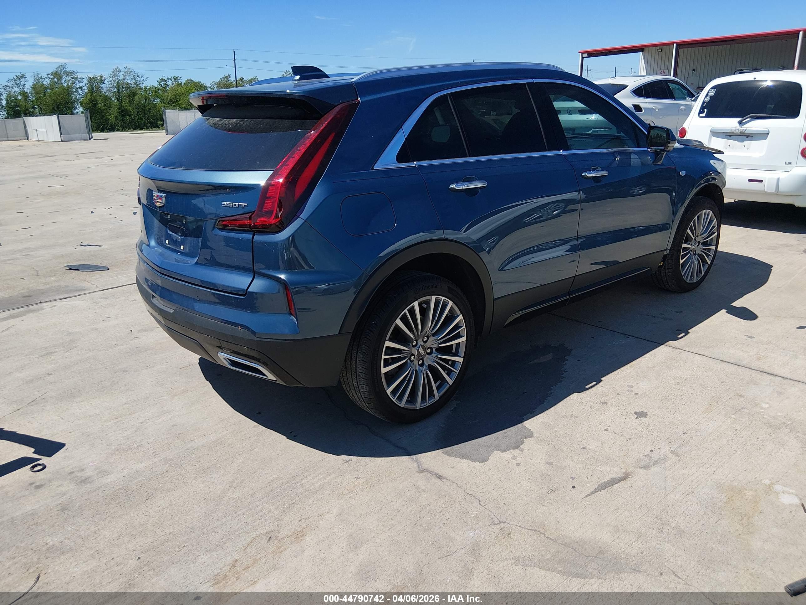 CADILLAC XT4 image 4