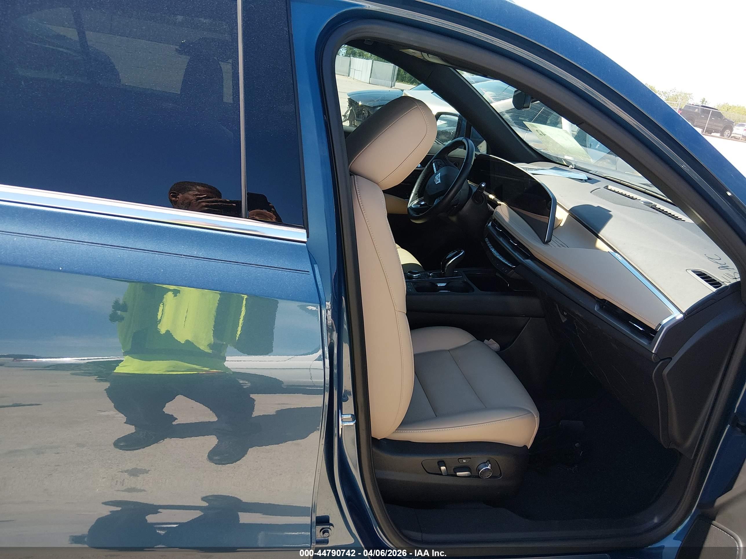 CADILLAC XT4 image 5