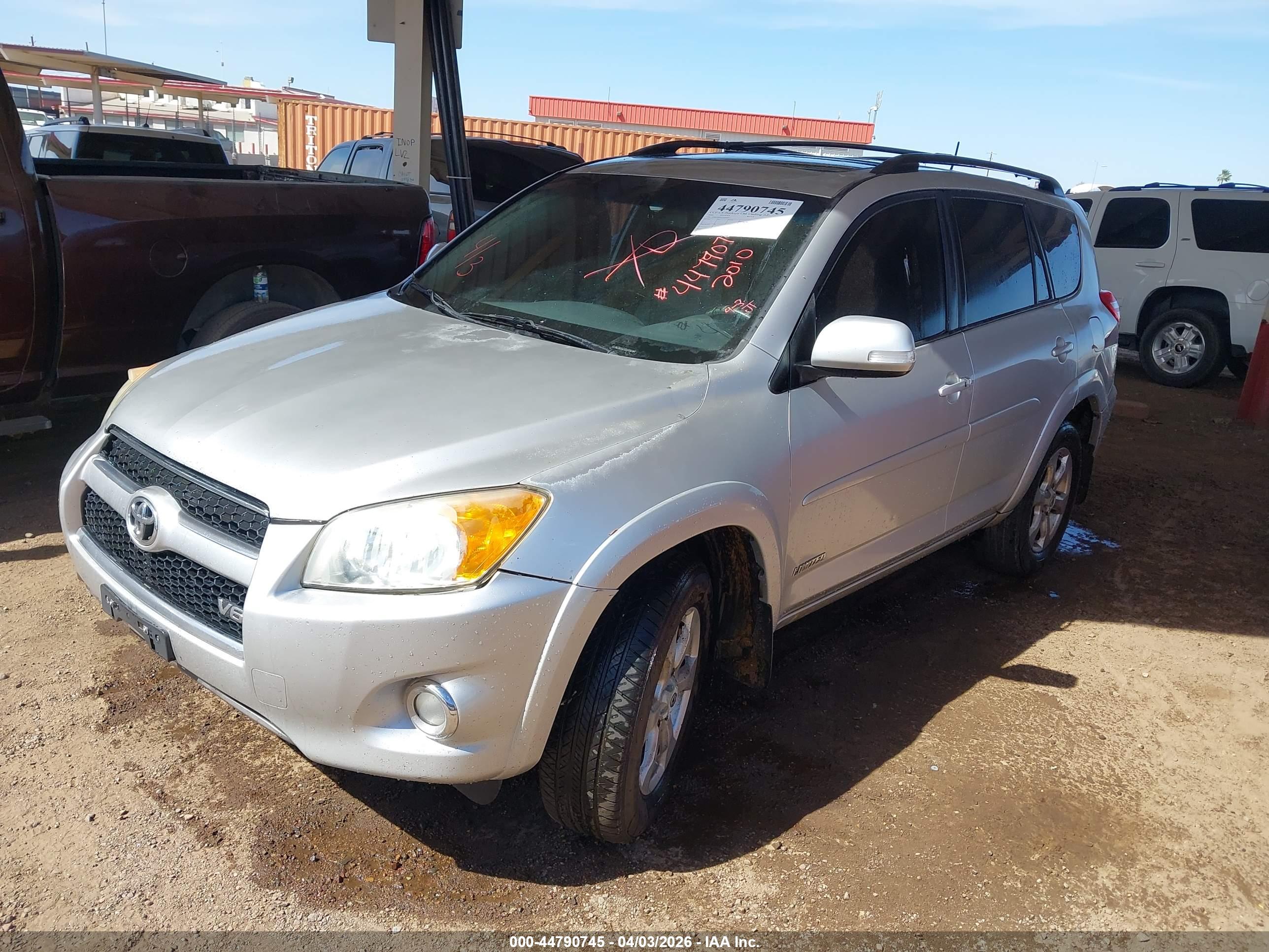 TOYOTA RAV4 image 2