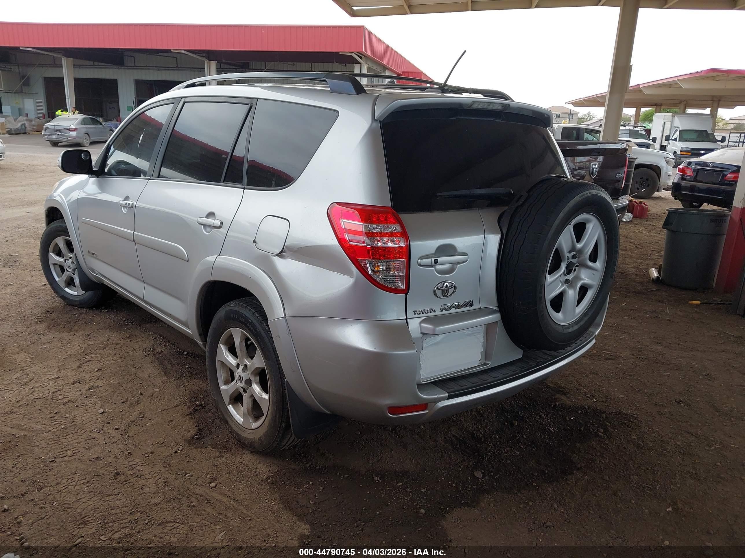 TOYOTA RAV4 image 3