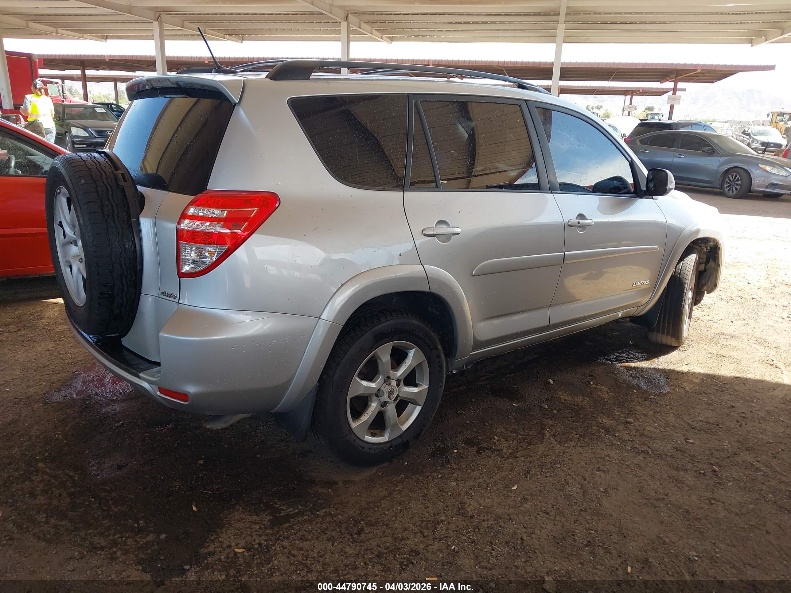 TOYOTA RAV4 image 4