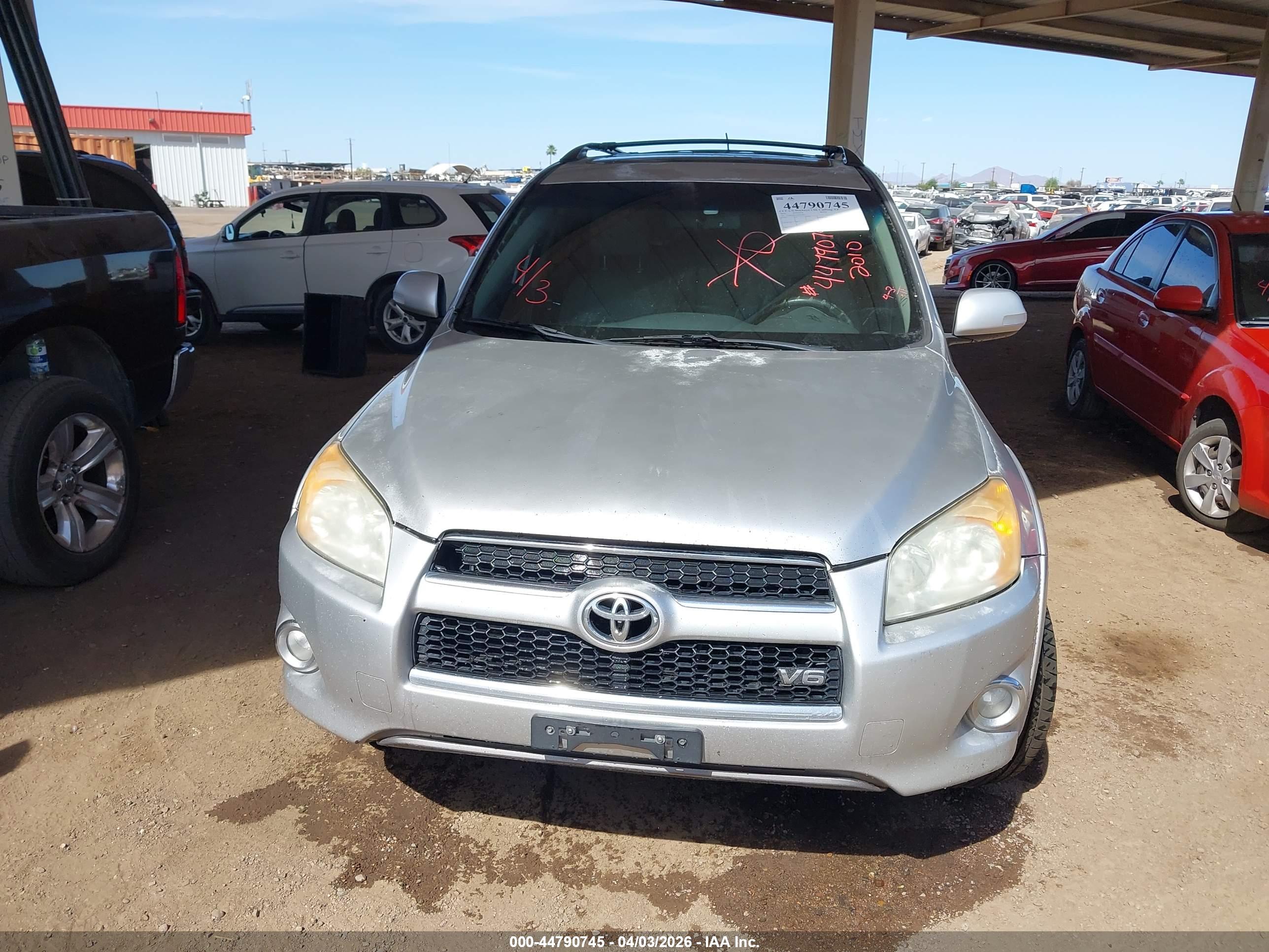 TOYOTA RAV4 image 6