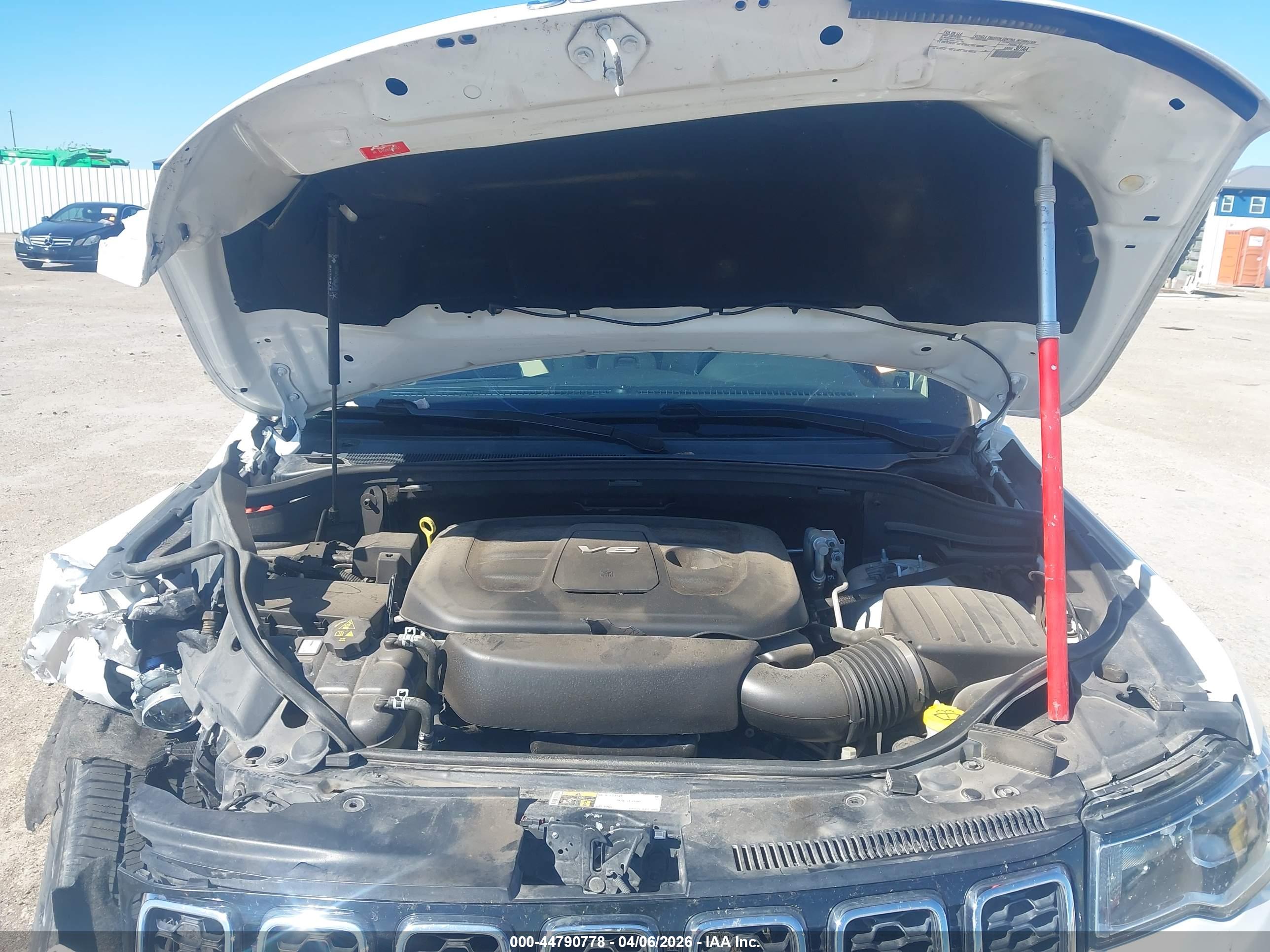 JEEP GRAND image 10