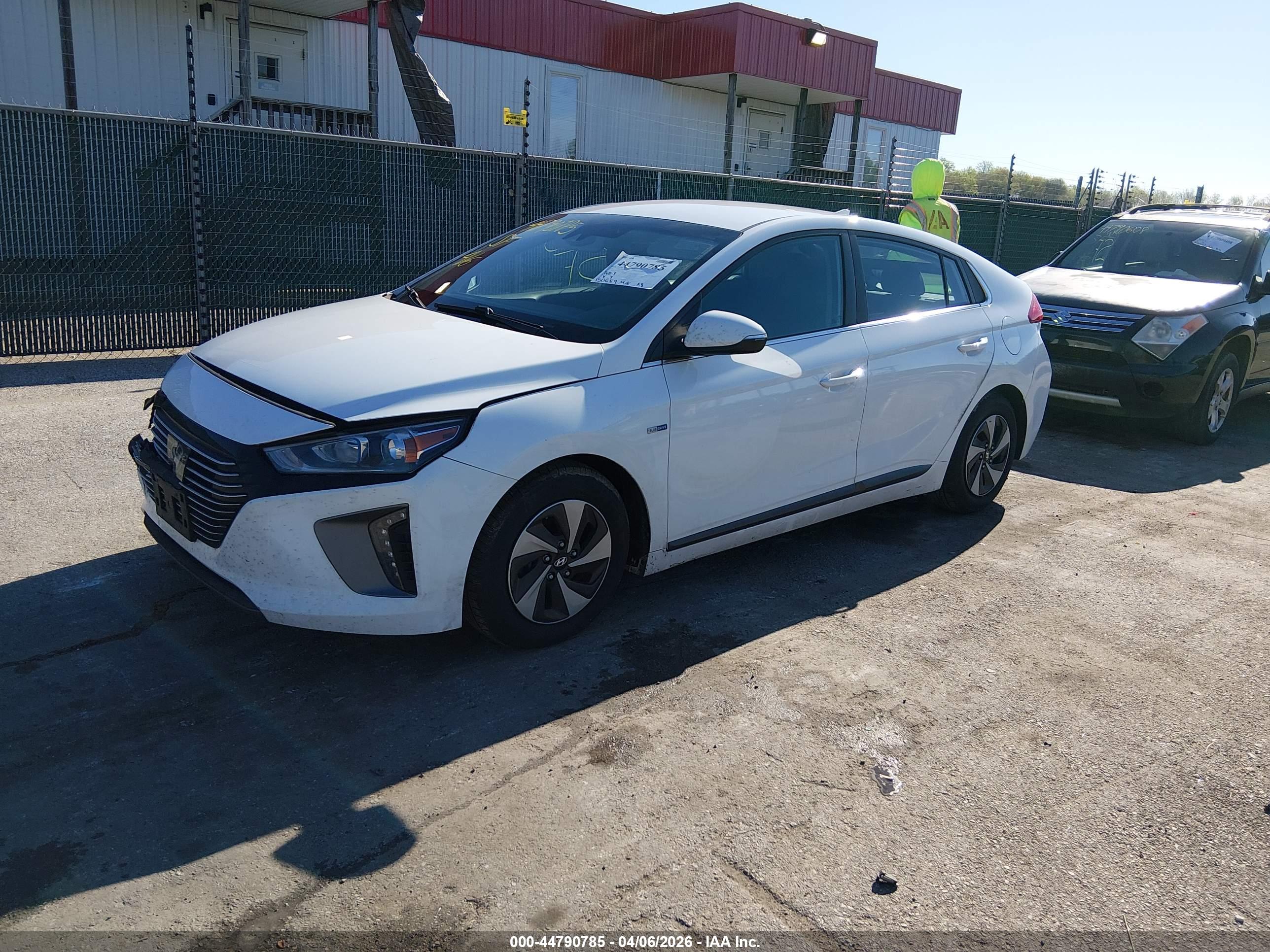 HYUNDAI IONIQ image 2