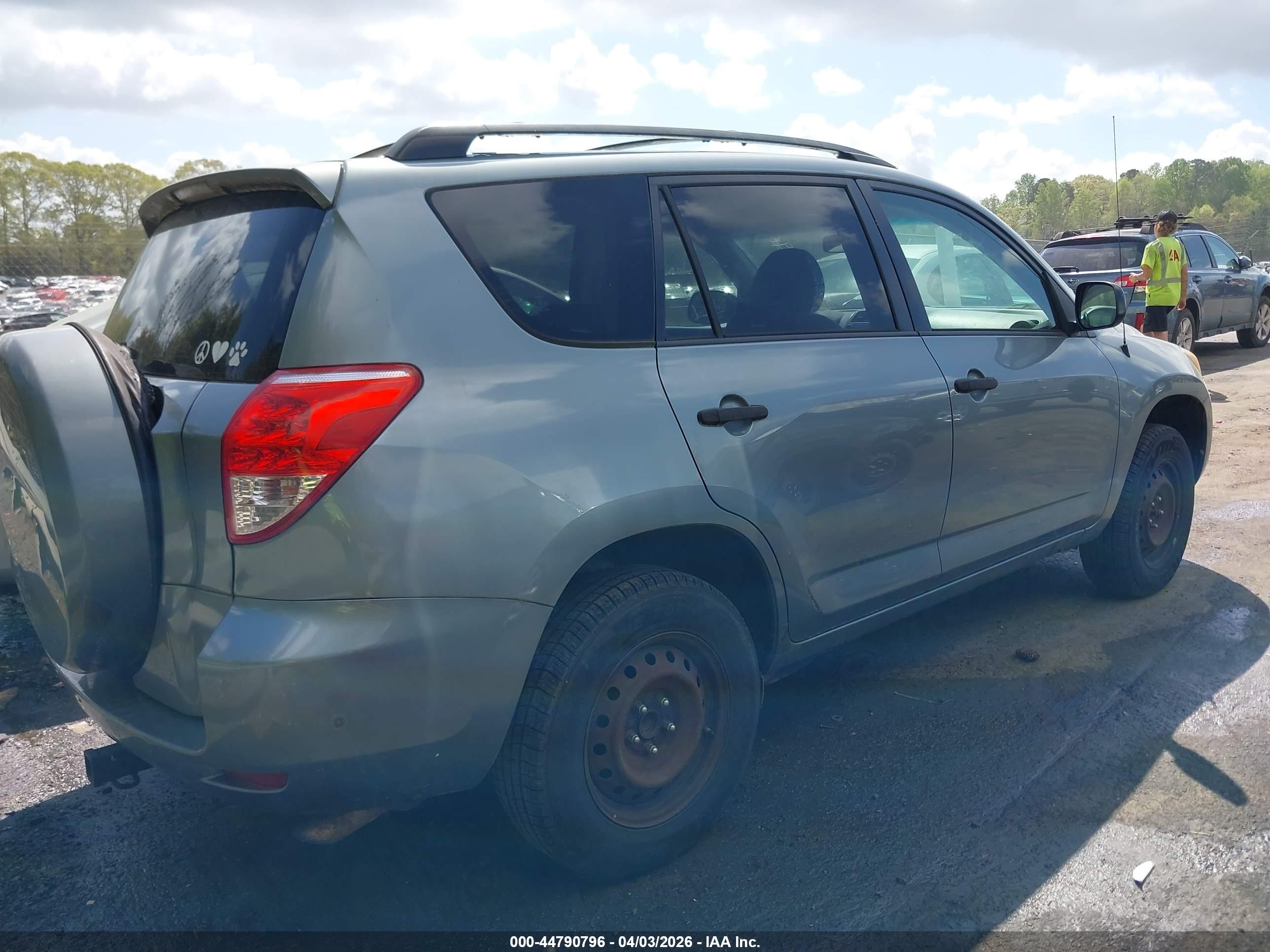 TOYOTA RAV4 image 4