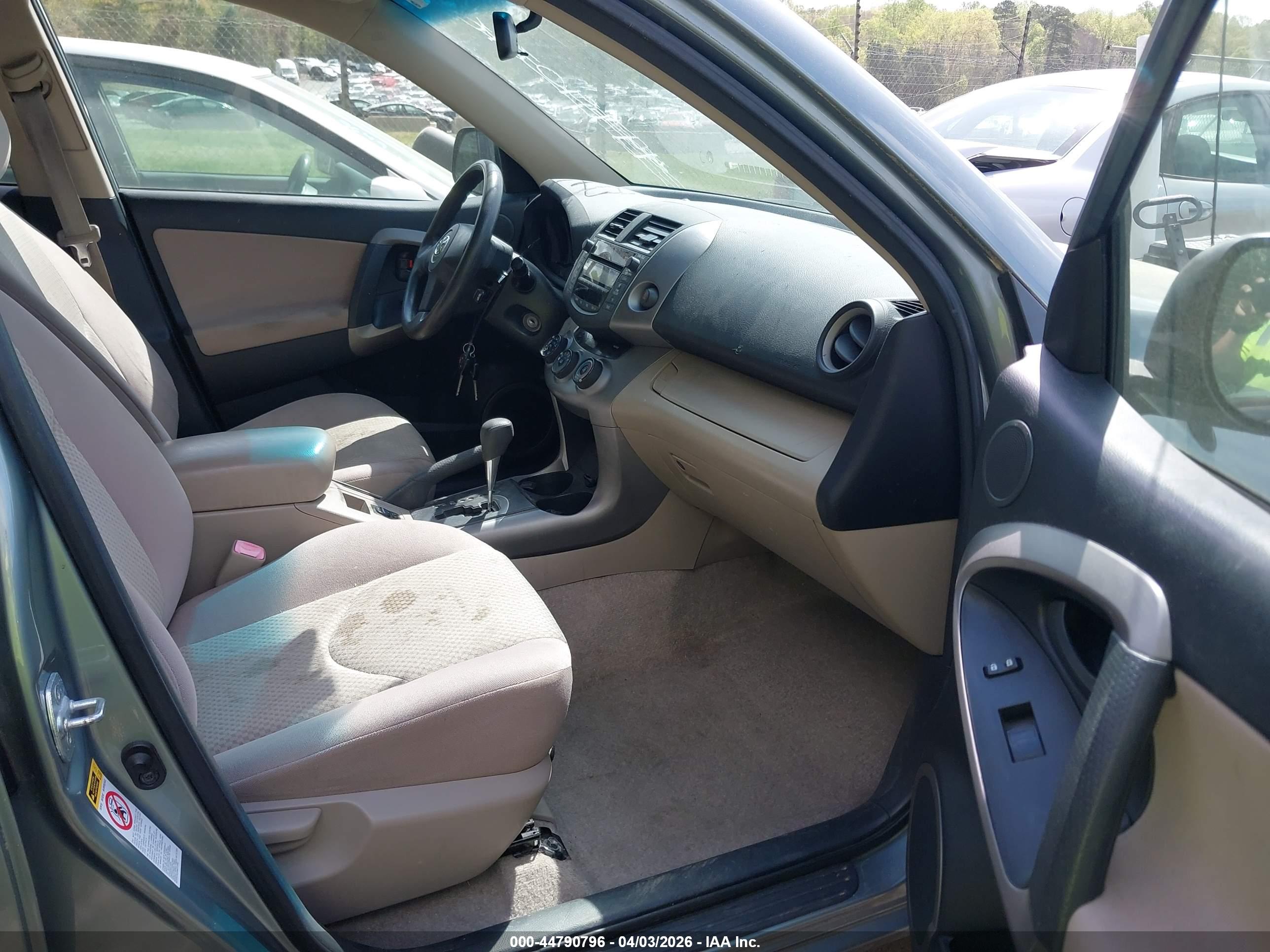 TOYOTA RAV4 image 5