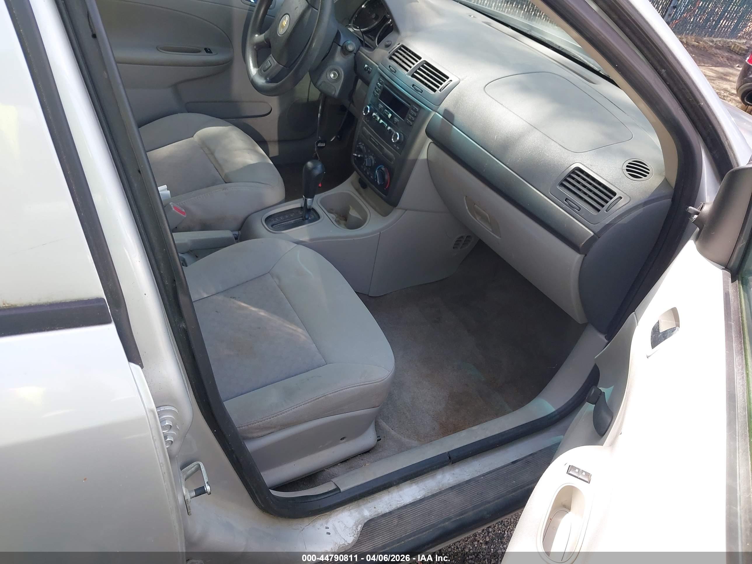CHEVROLET COBALT image 5