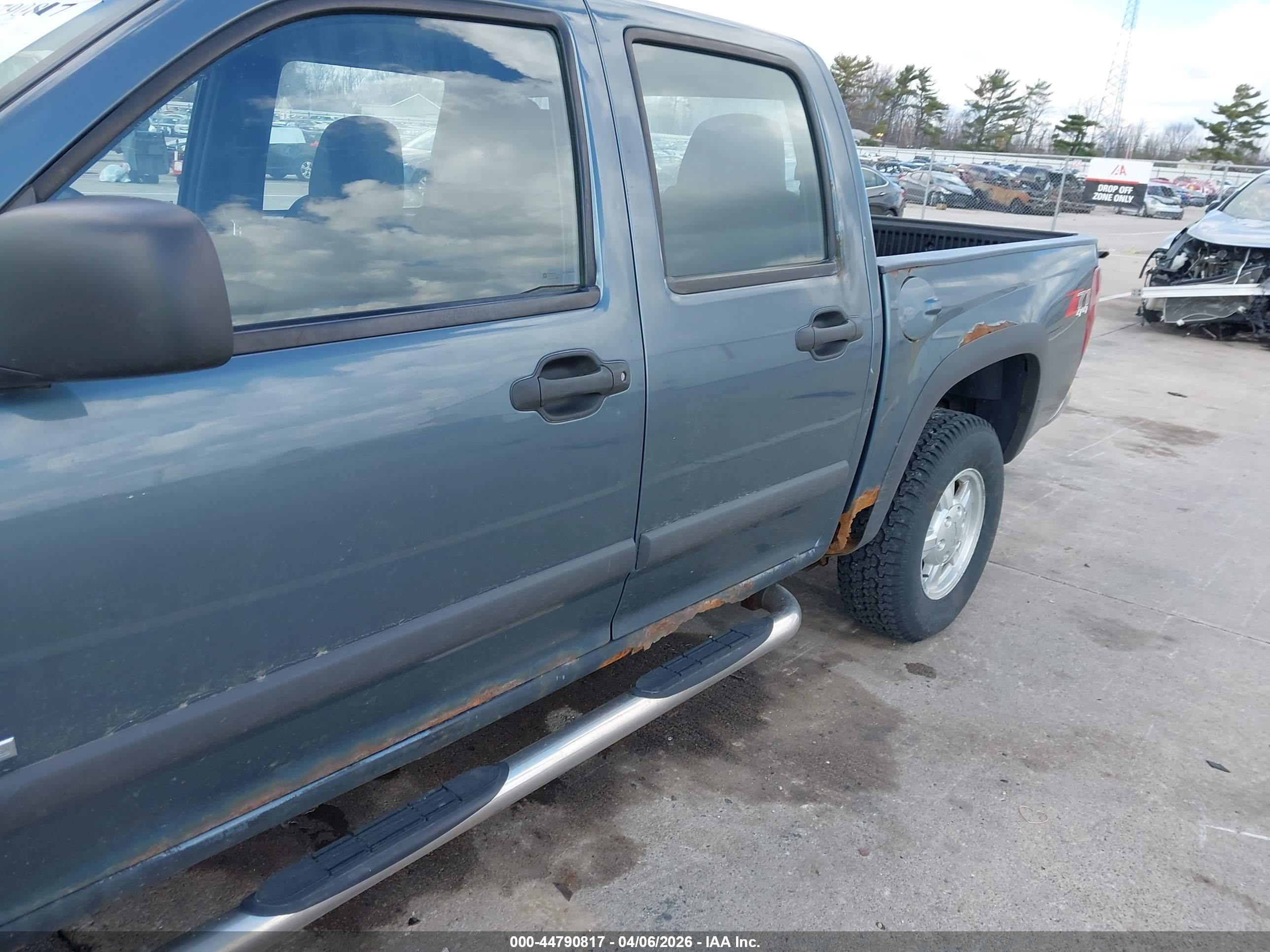 CHEVROLET COLORADO image 6