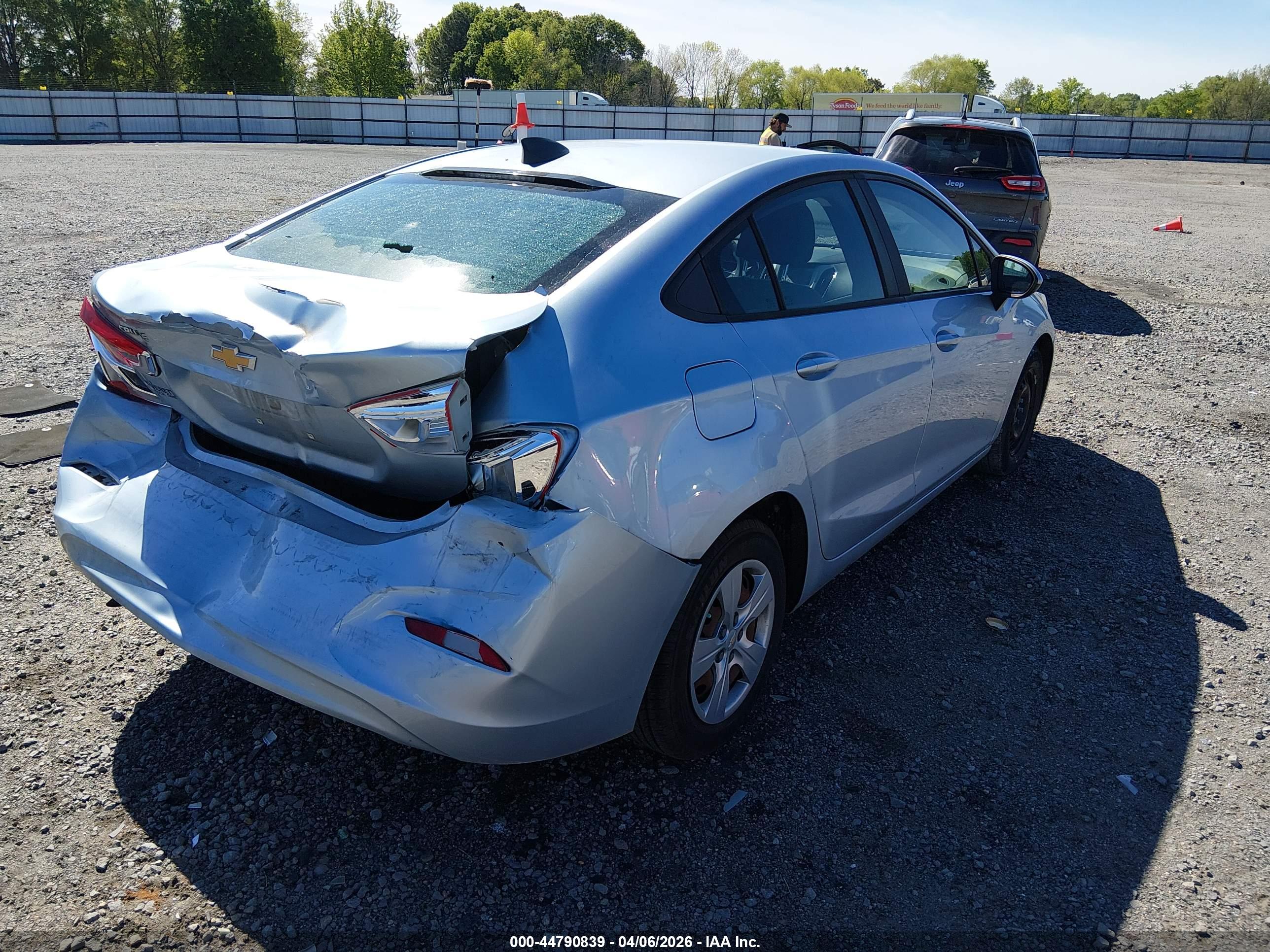CHEVROLET CRUZE image 4