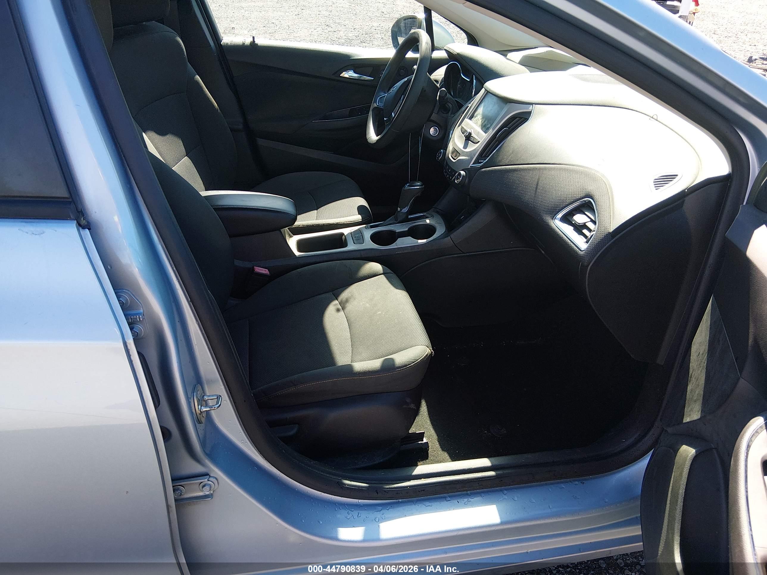CHEVROLET CRUZE image 5