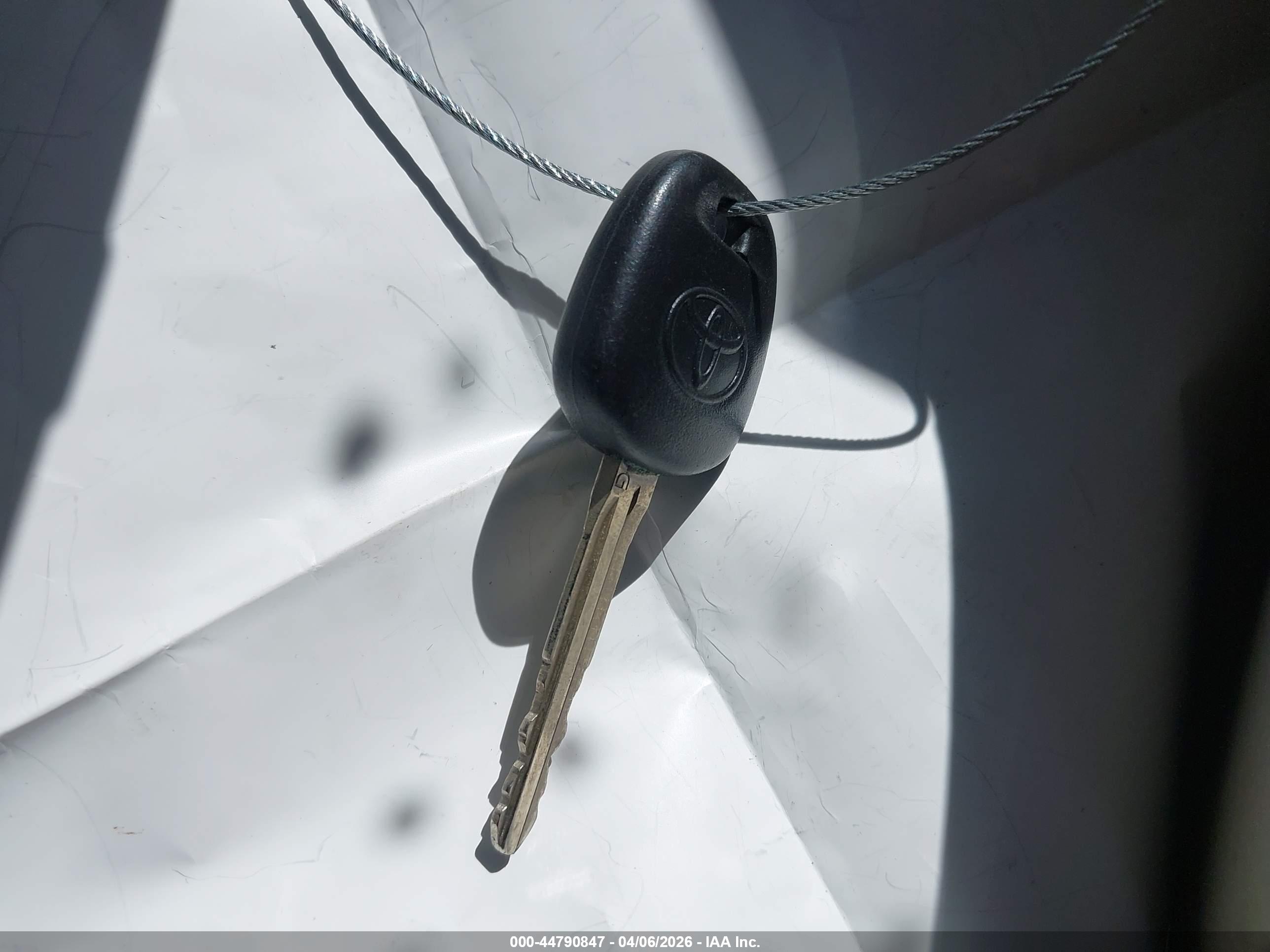 TOYOTA SIENNA image 11