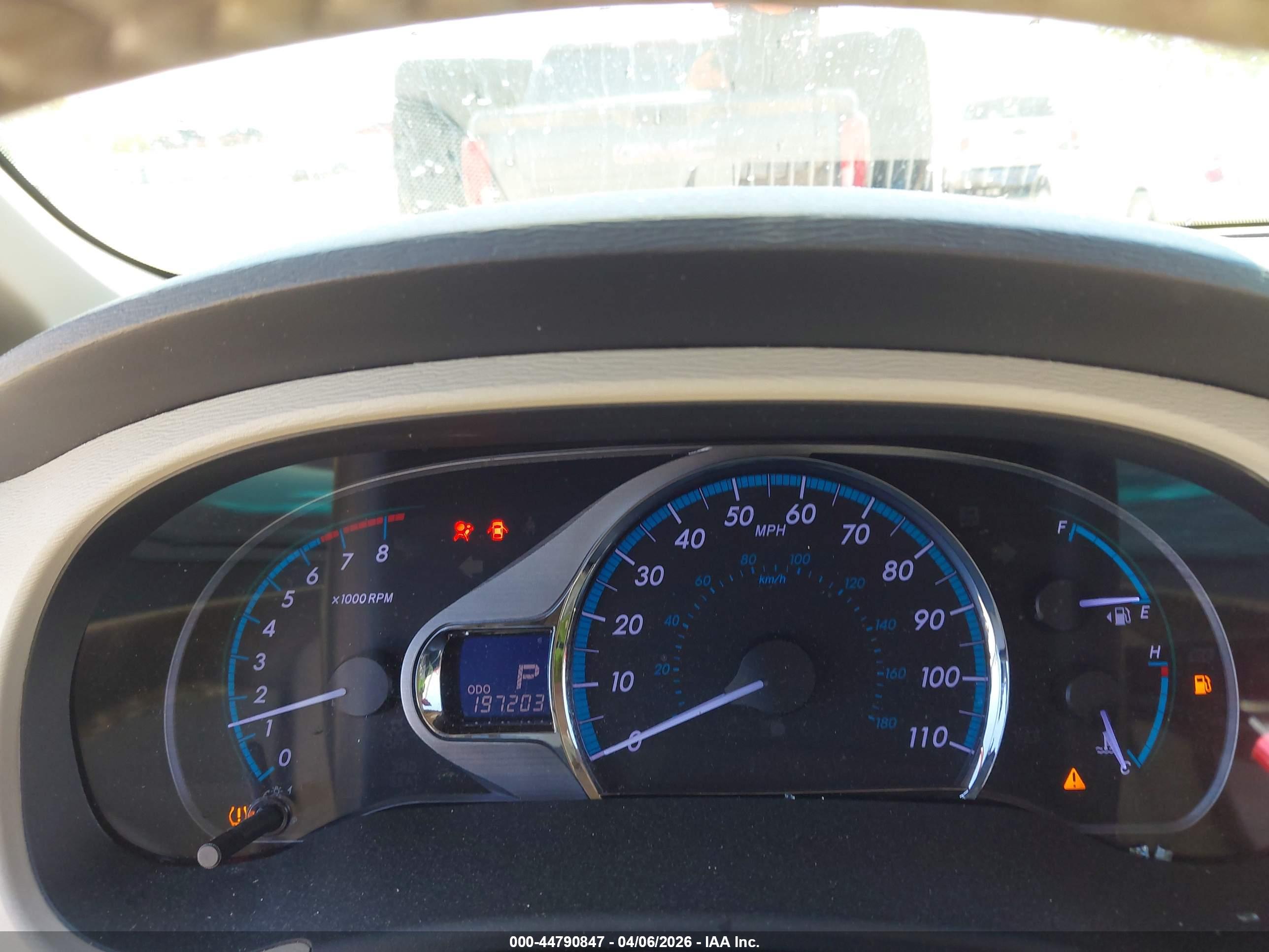 TOYOTA SIENNA image 7