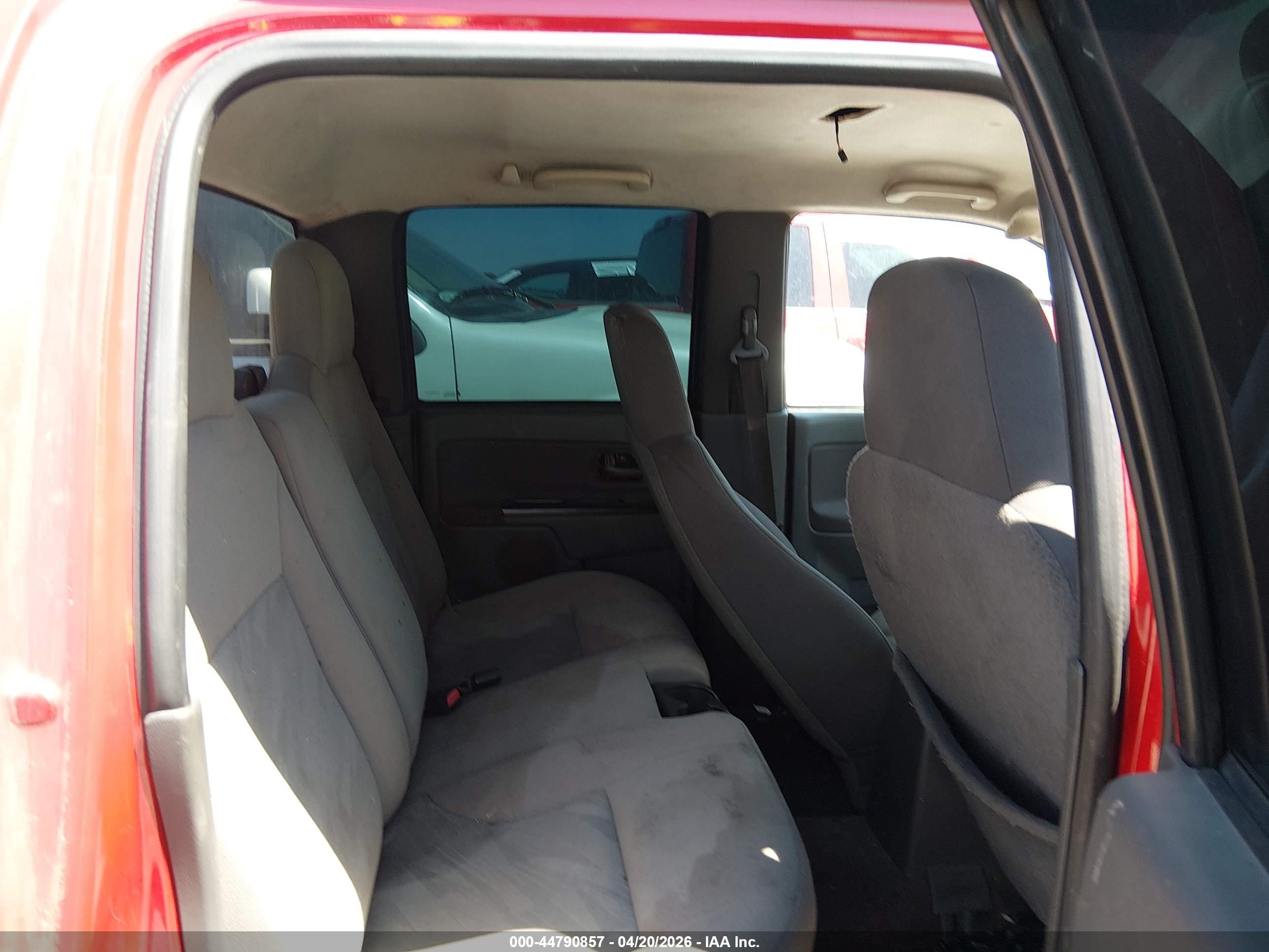 CHEVROLET COLORADO image 8