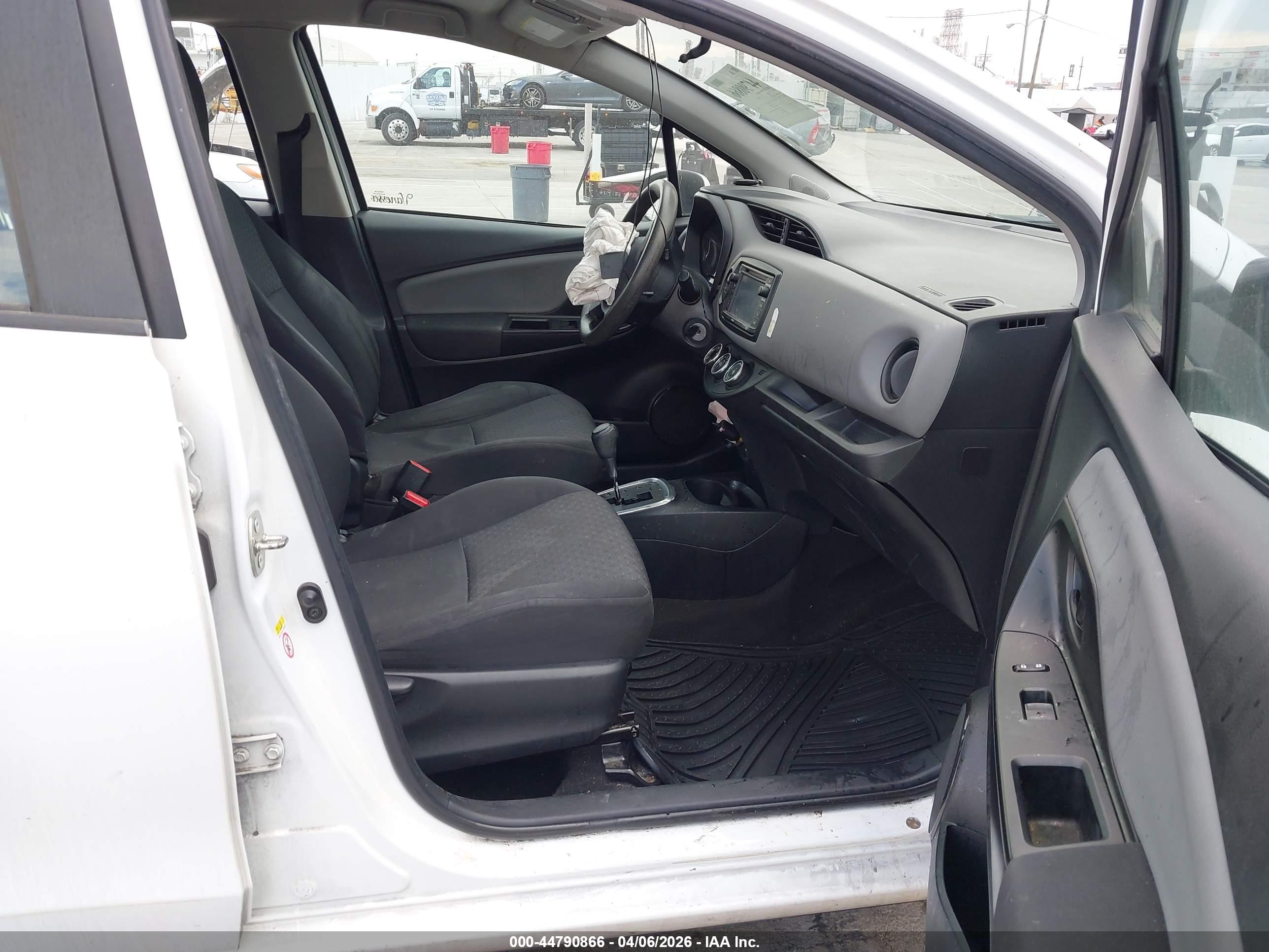 TOYOTA YARIS image 5