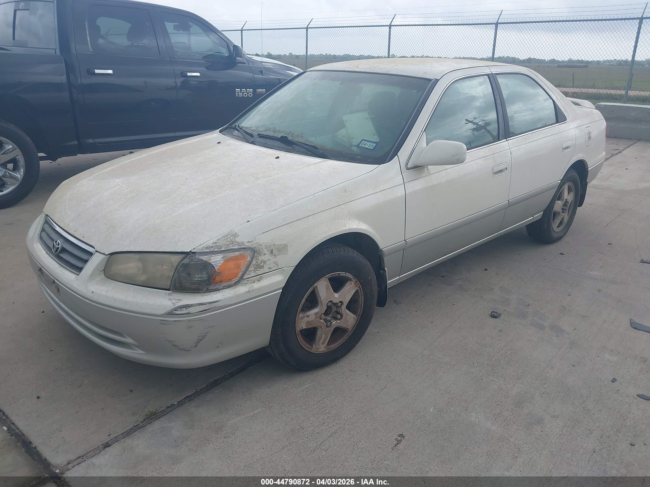 TOYOTA CAMRY image 2