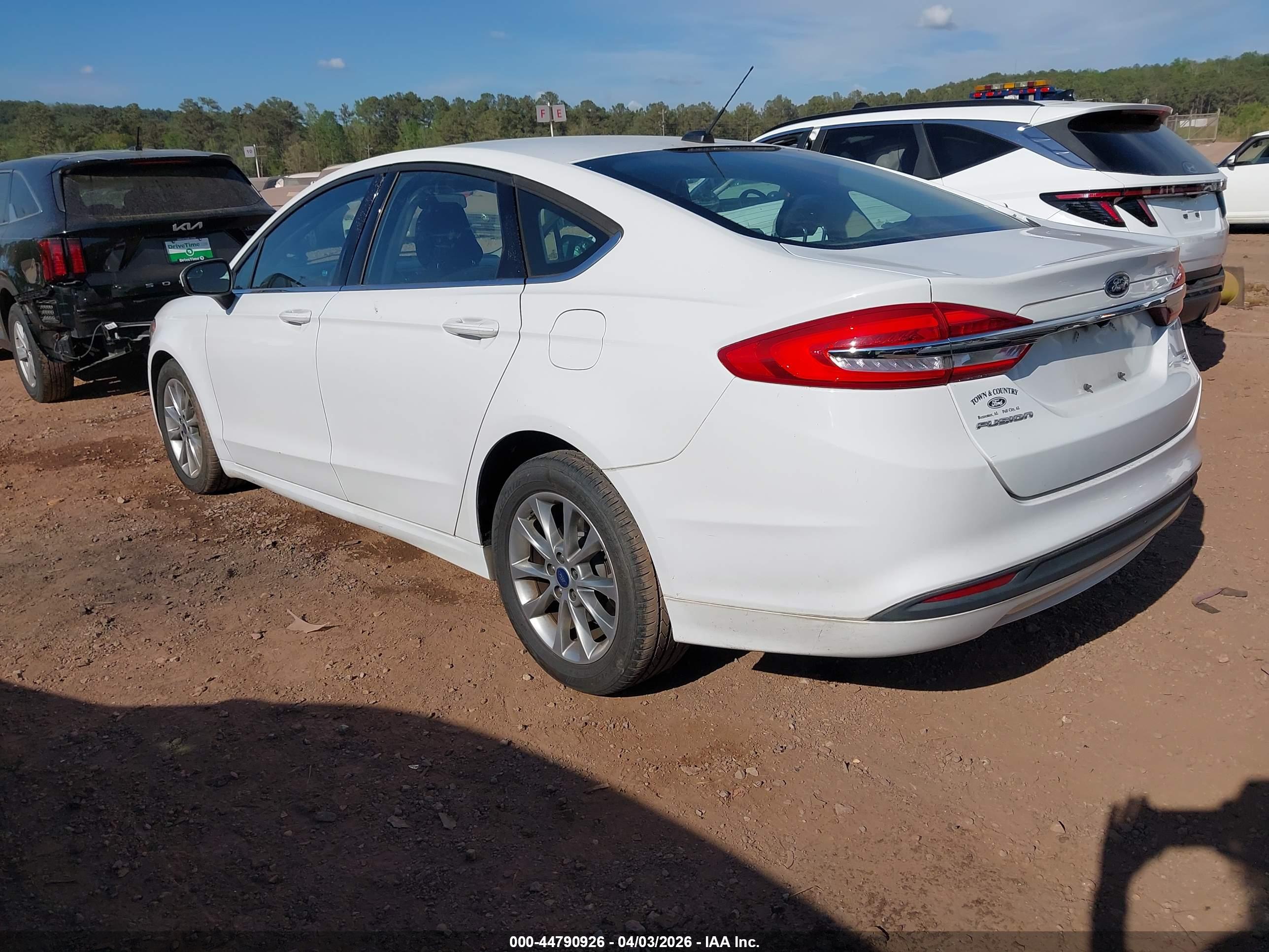 FORD FUSION image 3