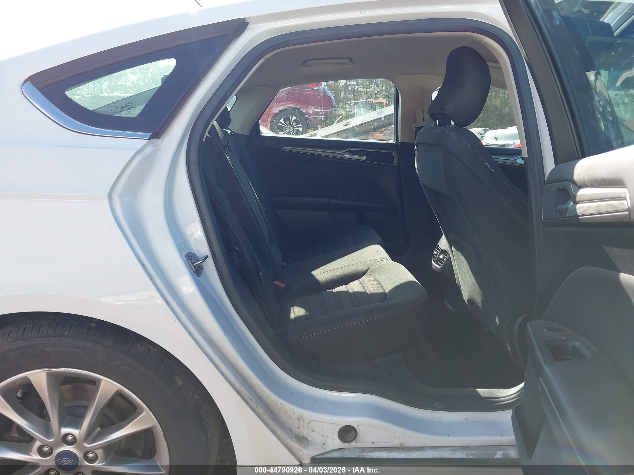 FORD FUSION image 8