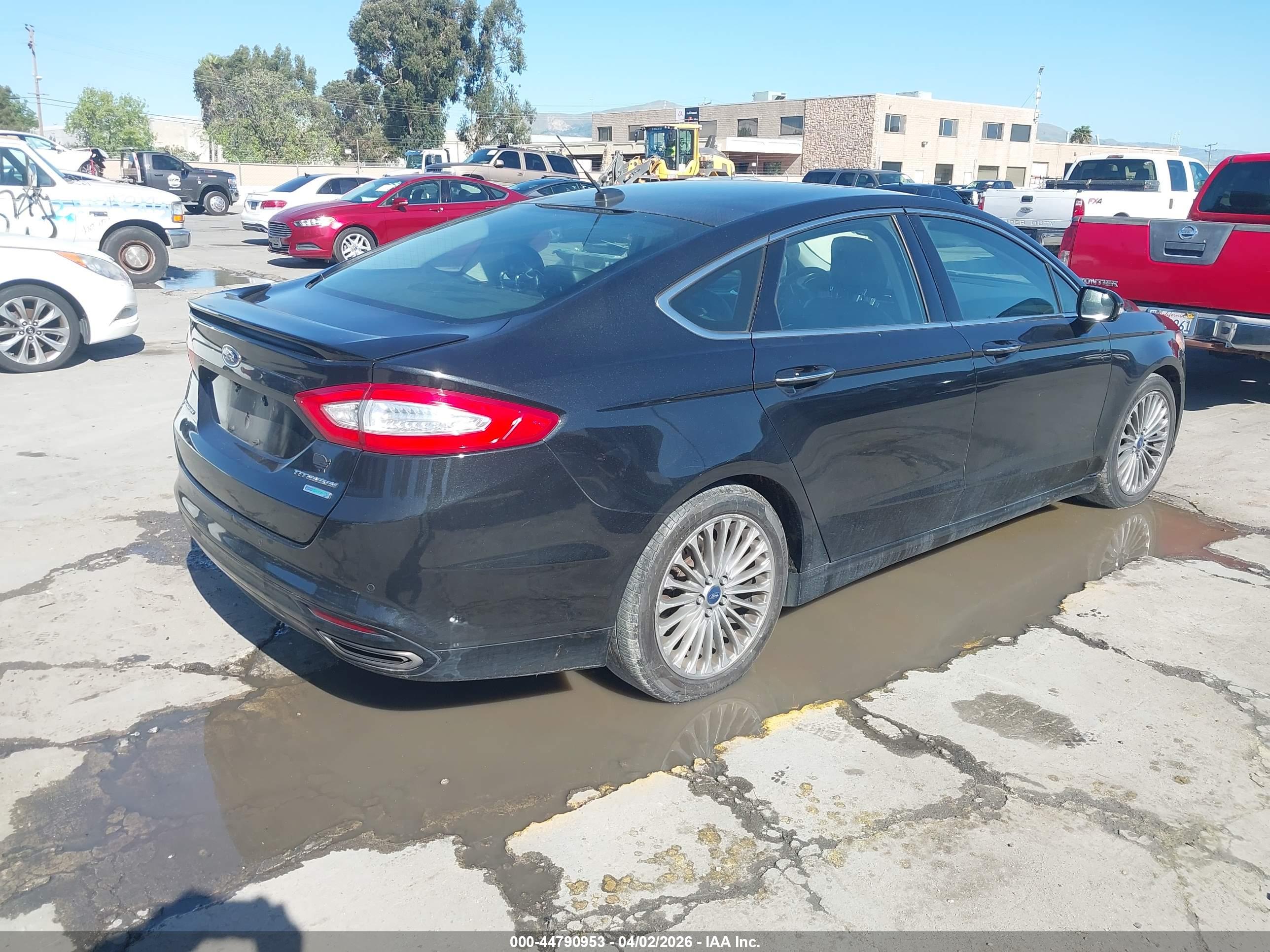 FORD FUSION image 4
