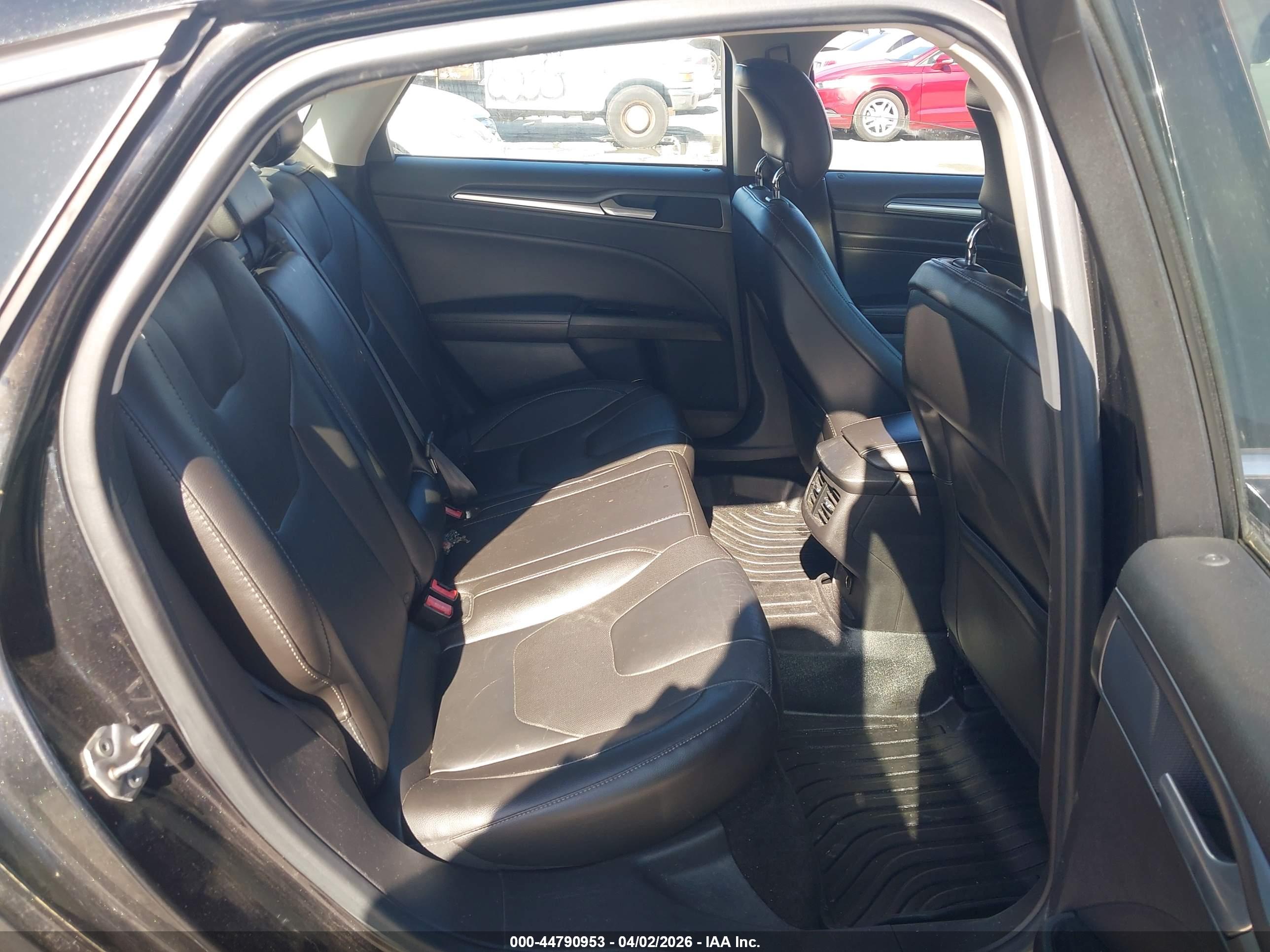 FORD FUSION image 8