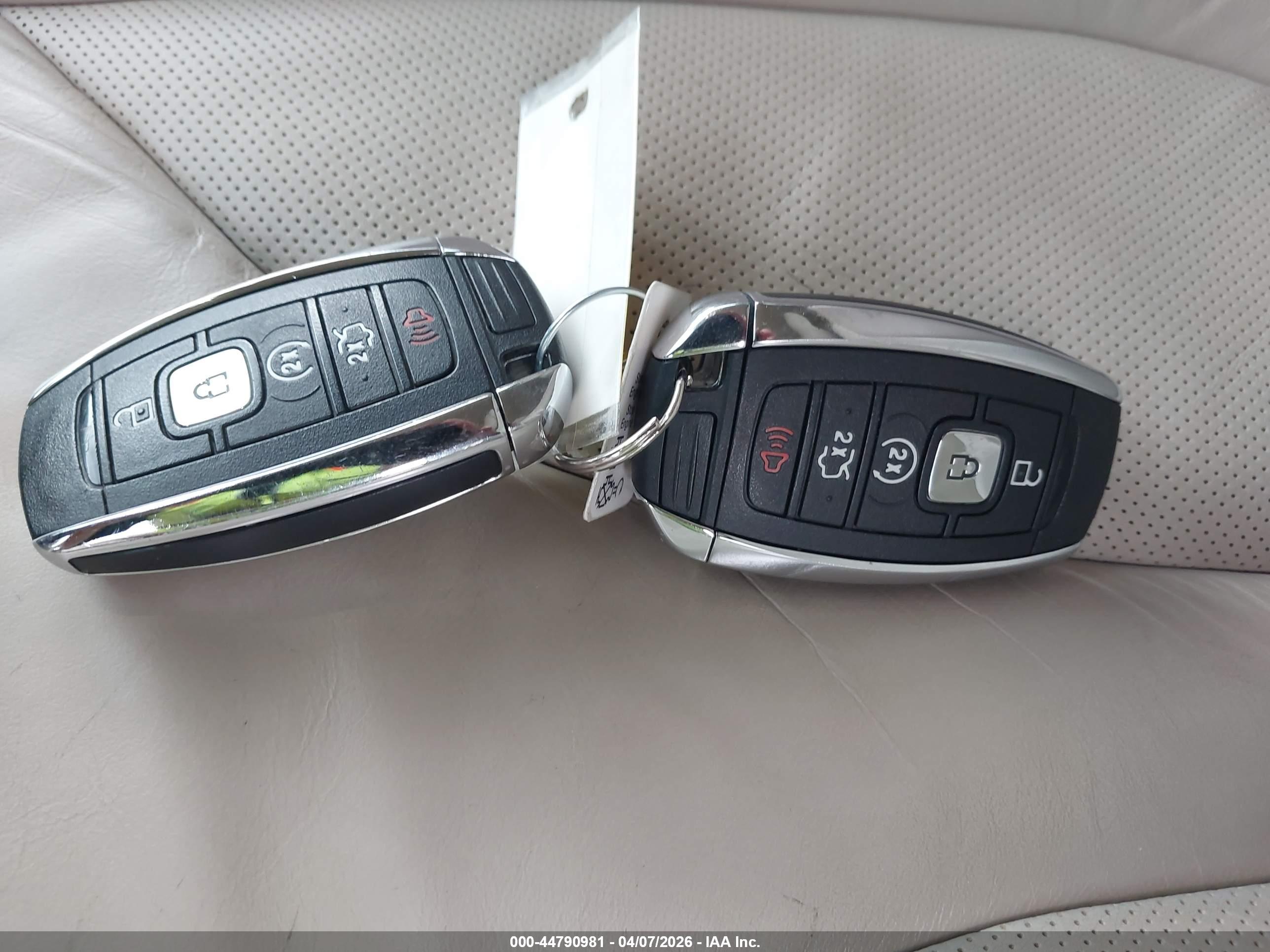 LINCOLN MKC image 11
