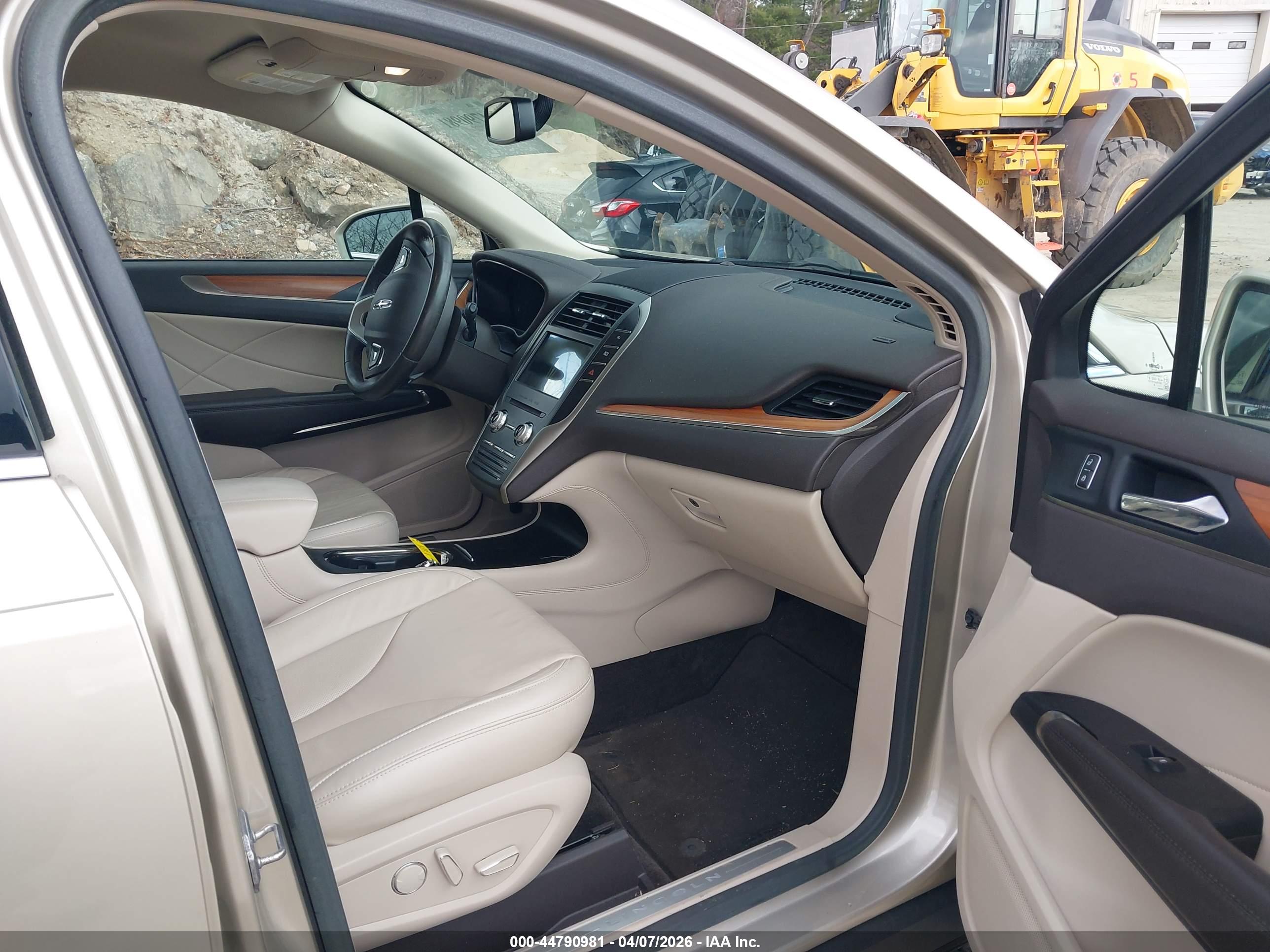 LINCOLN MKC image 5