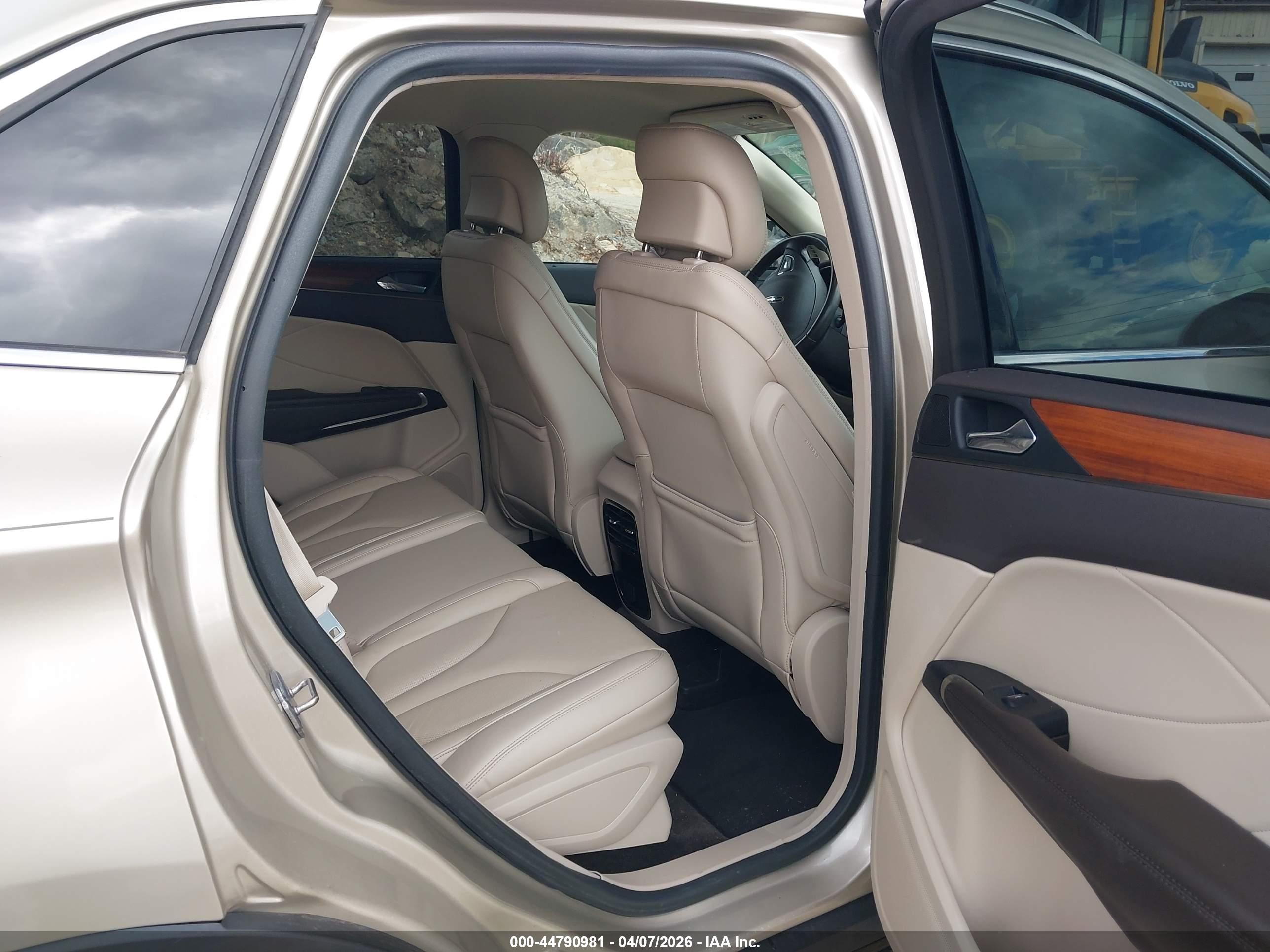 LINCOLN MKC image 8