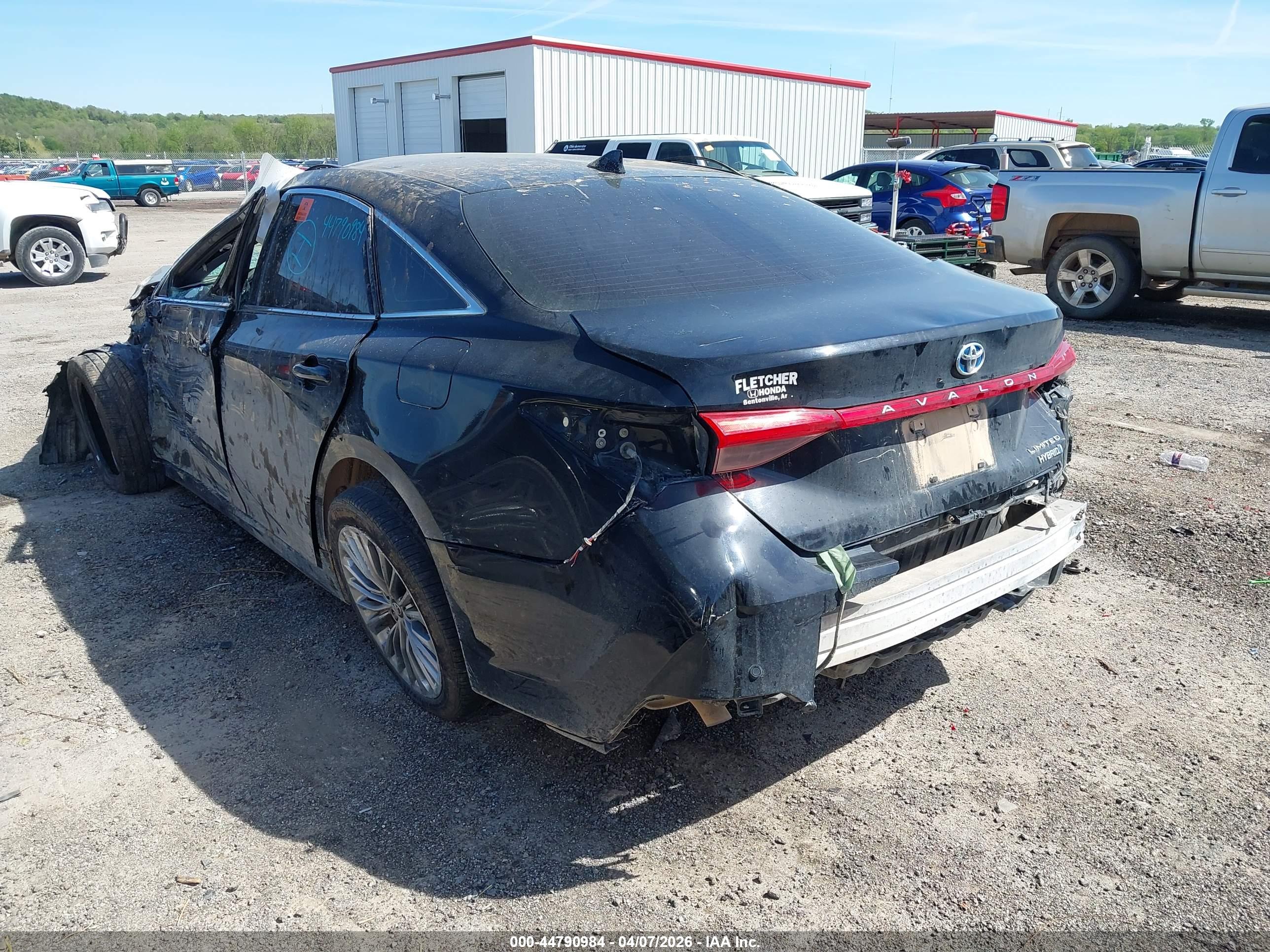 TOYOTA AVALON image 3