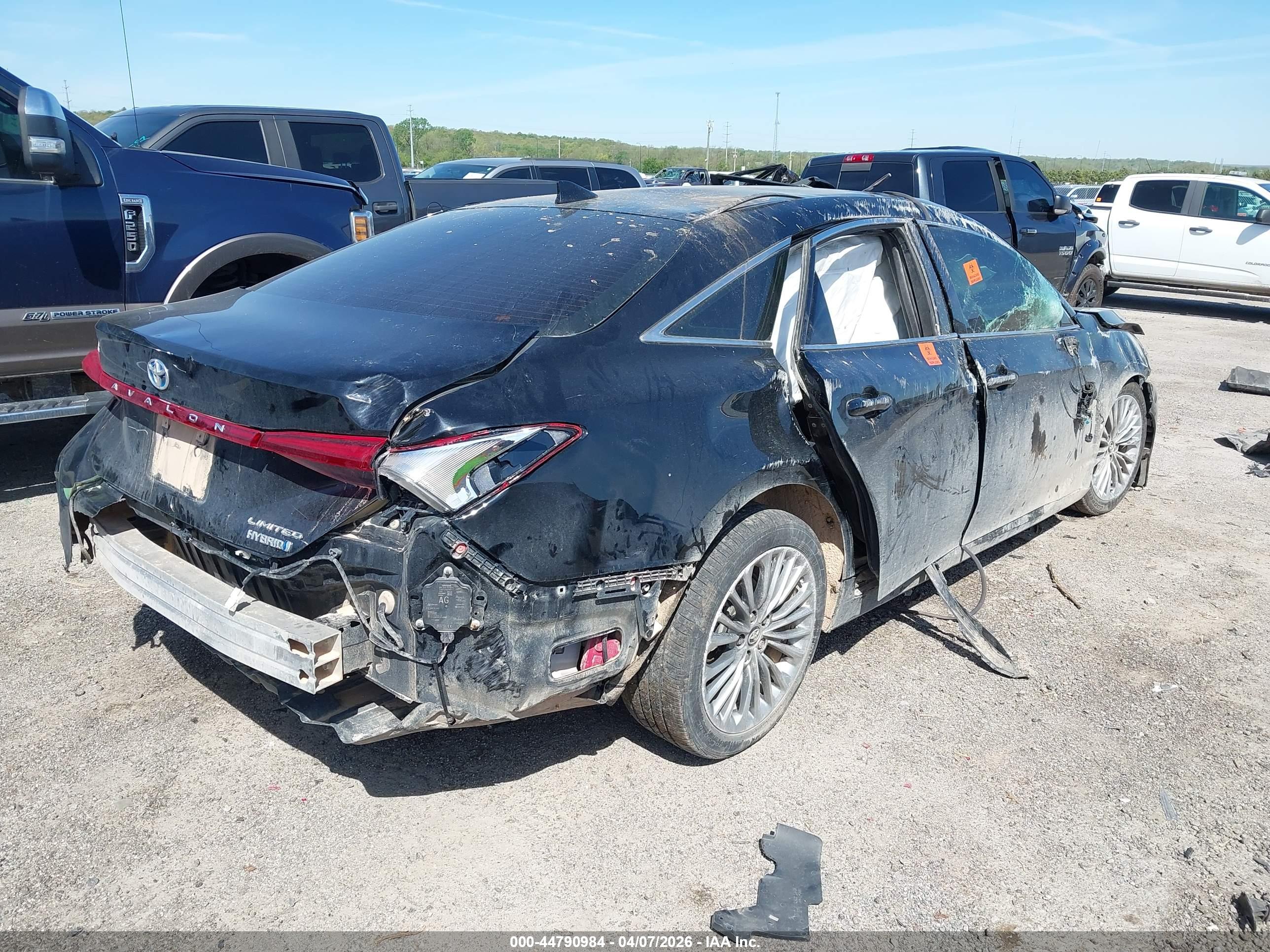 TOYOTA AVALON image 4