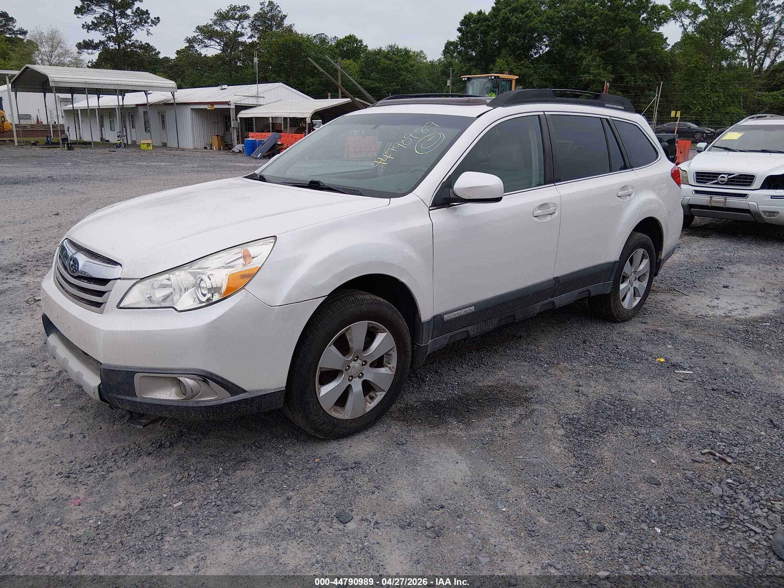 SUBARU OUTBACK image 2