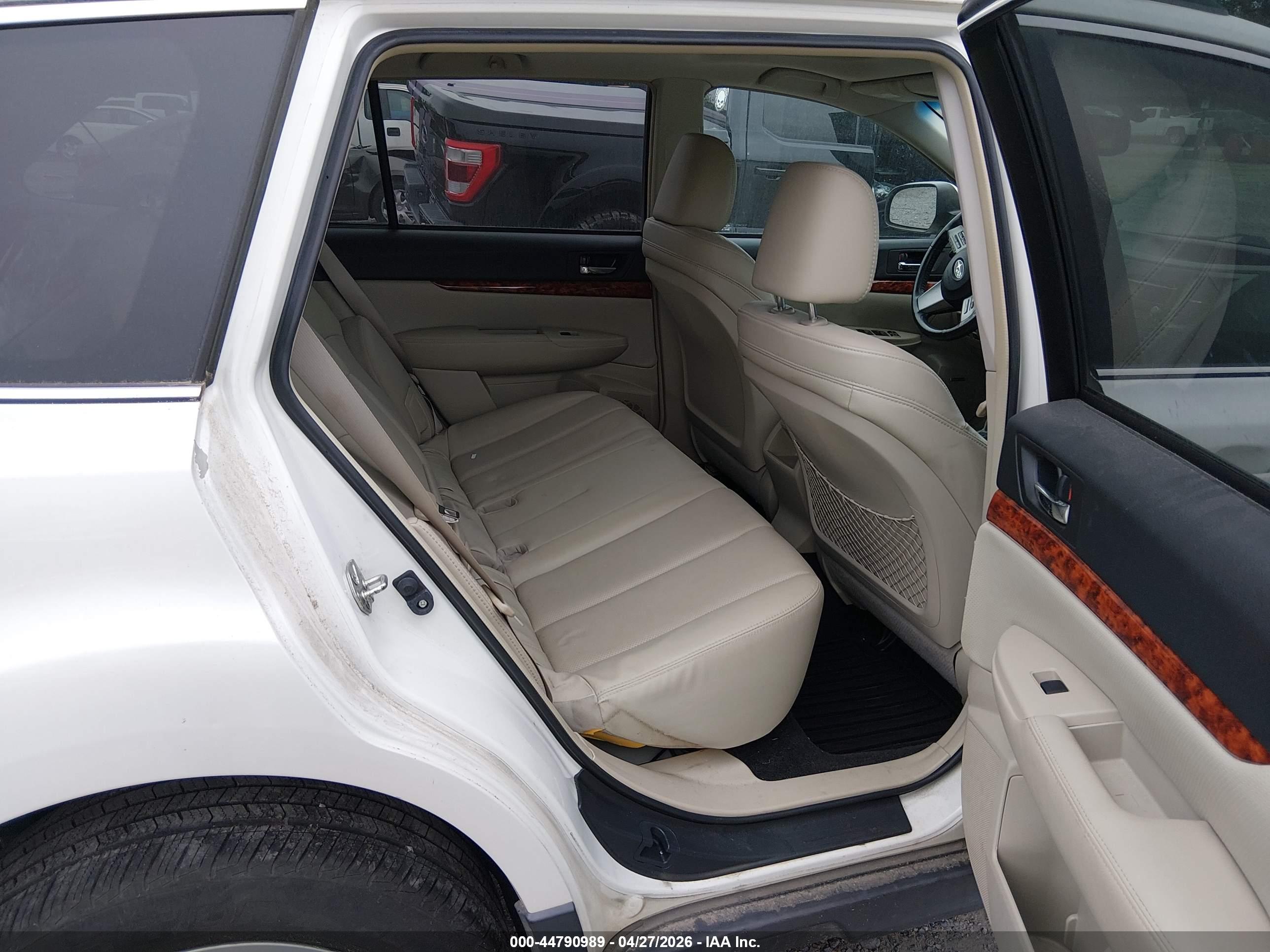 SUBARU OUTBACK image 8