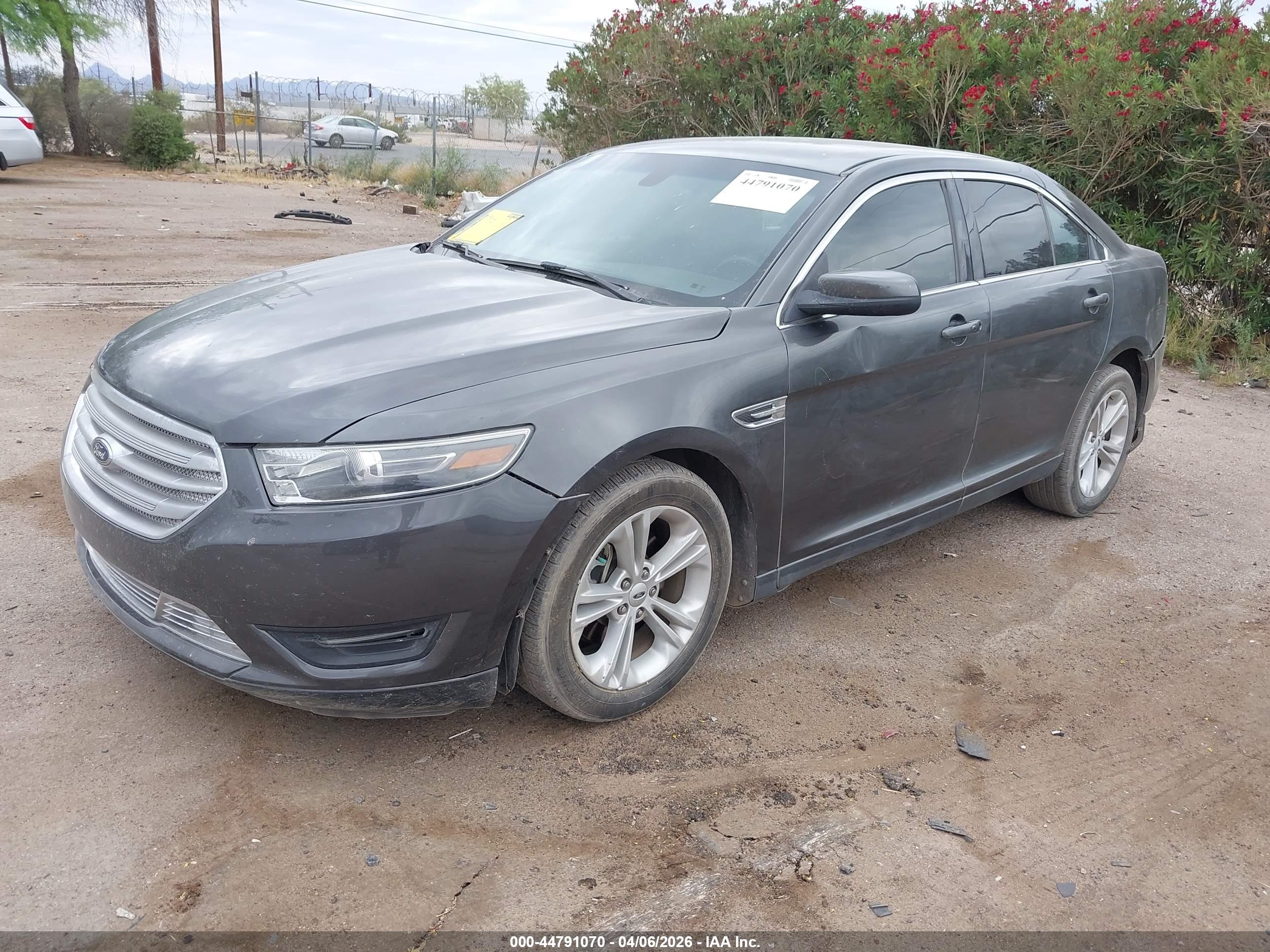 FORD TAURUS image 2