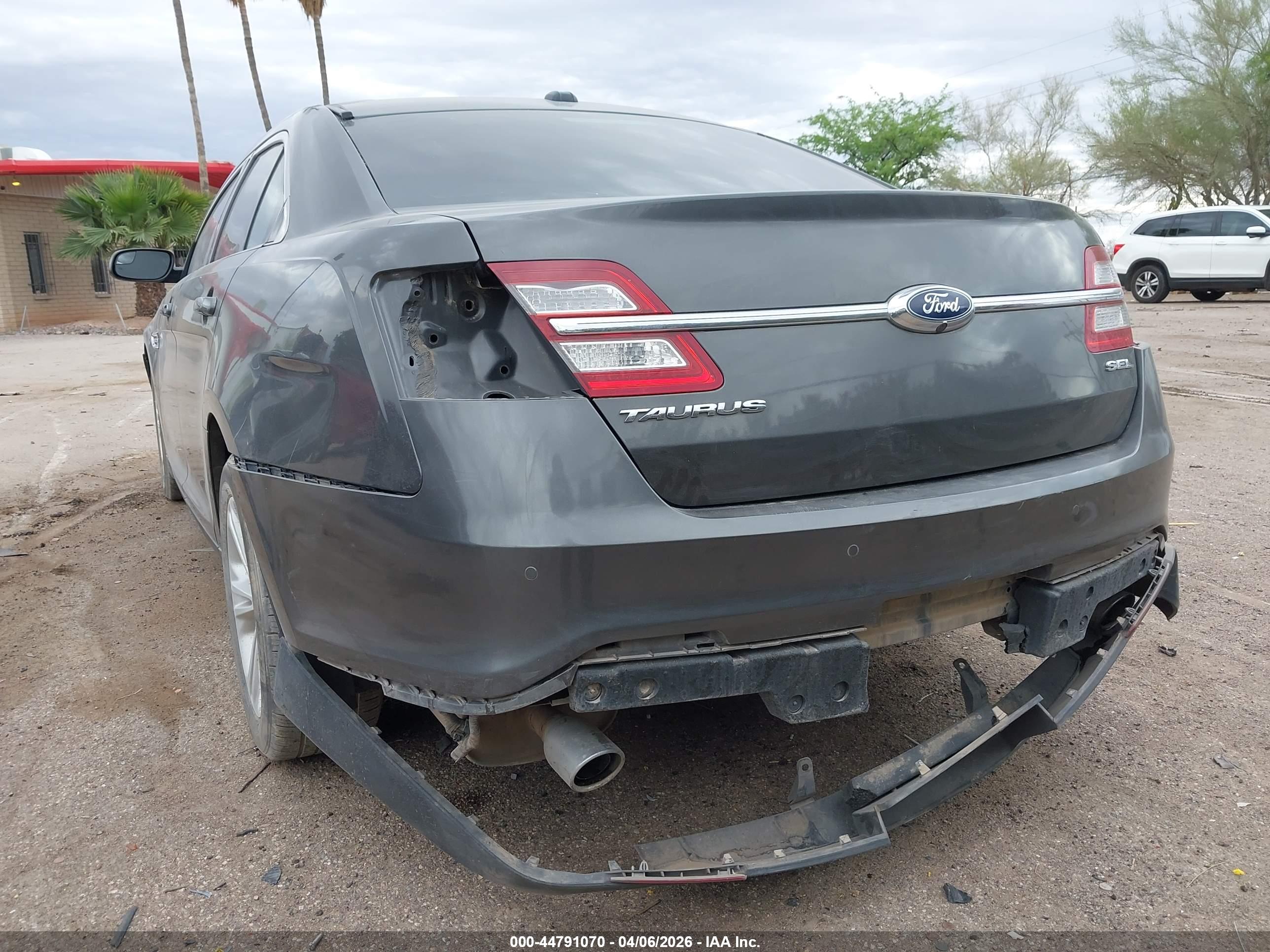 FORD TAURUS image 6