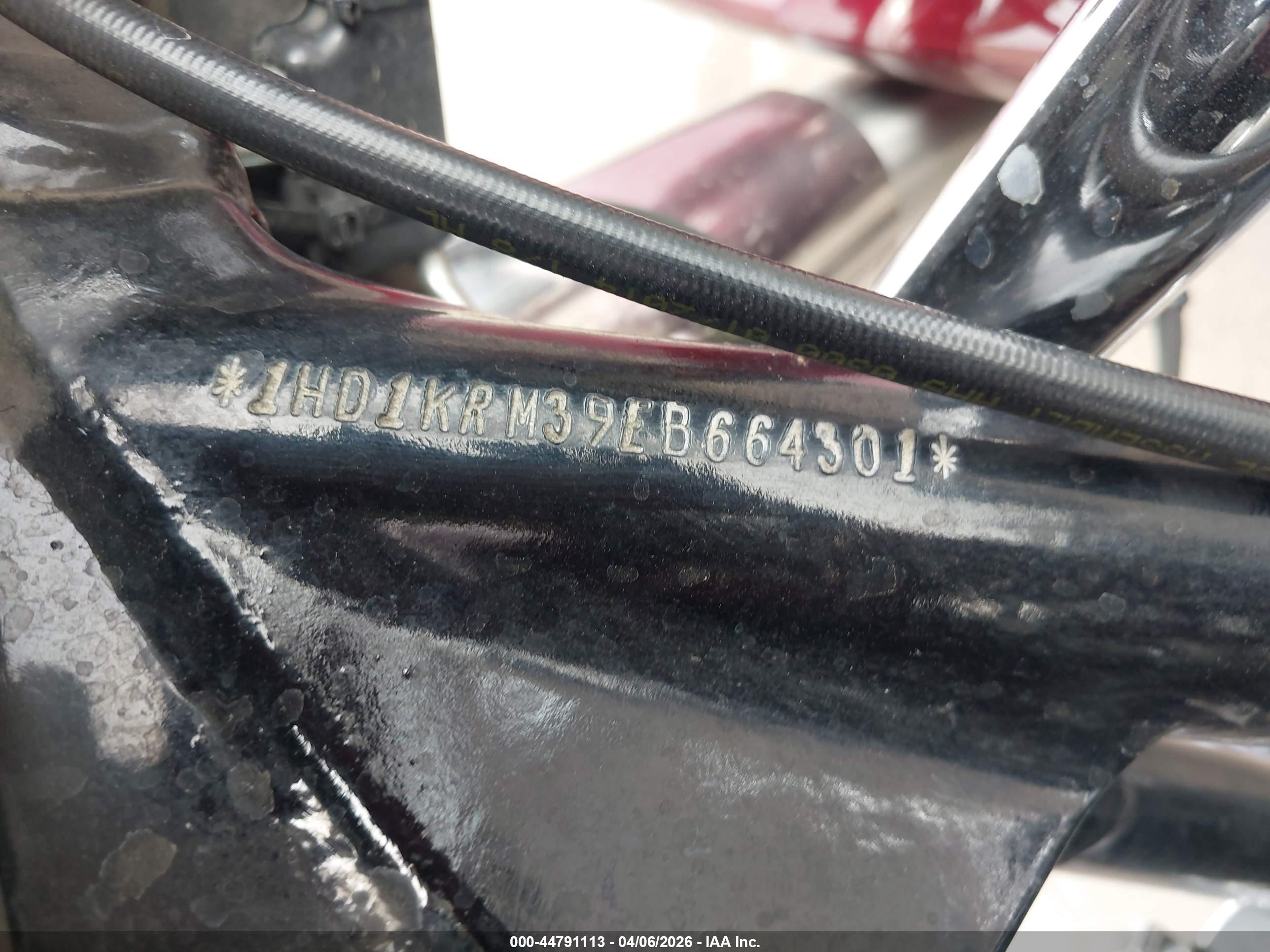 HARLEY-DAVIDSON FLHXS image 10
