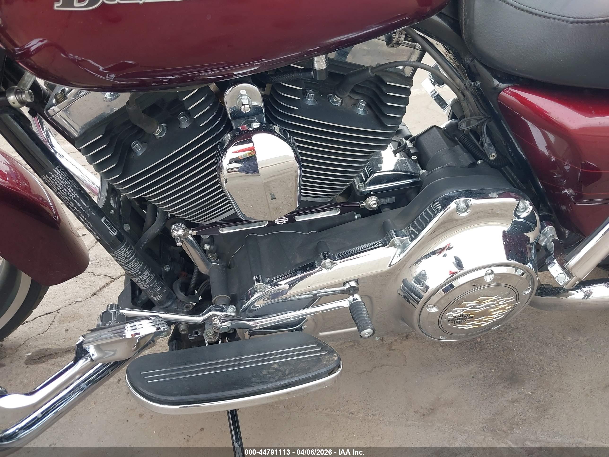 HARLEY-DAVIDSON FLHXS image 9