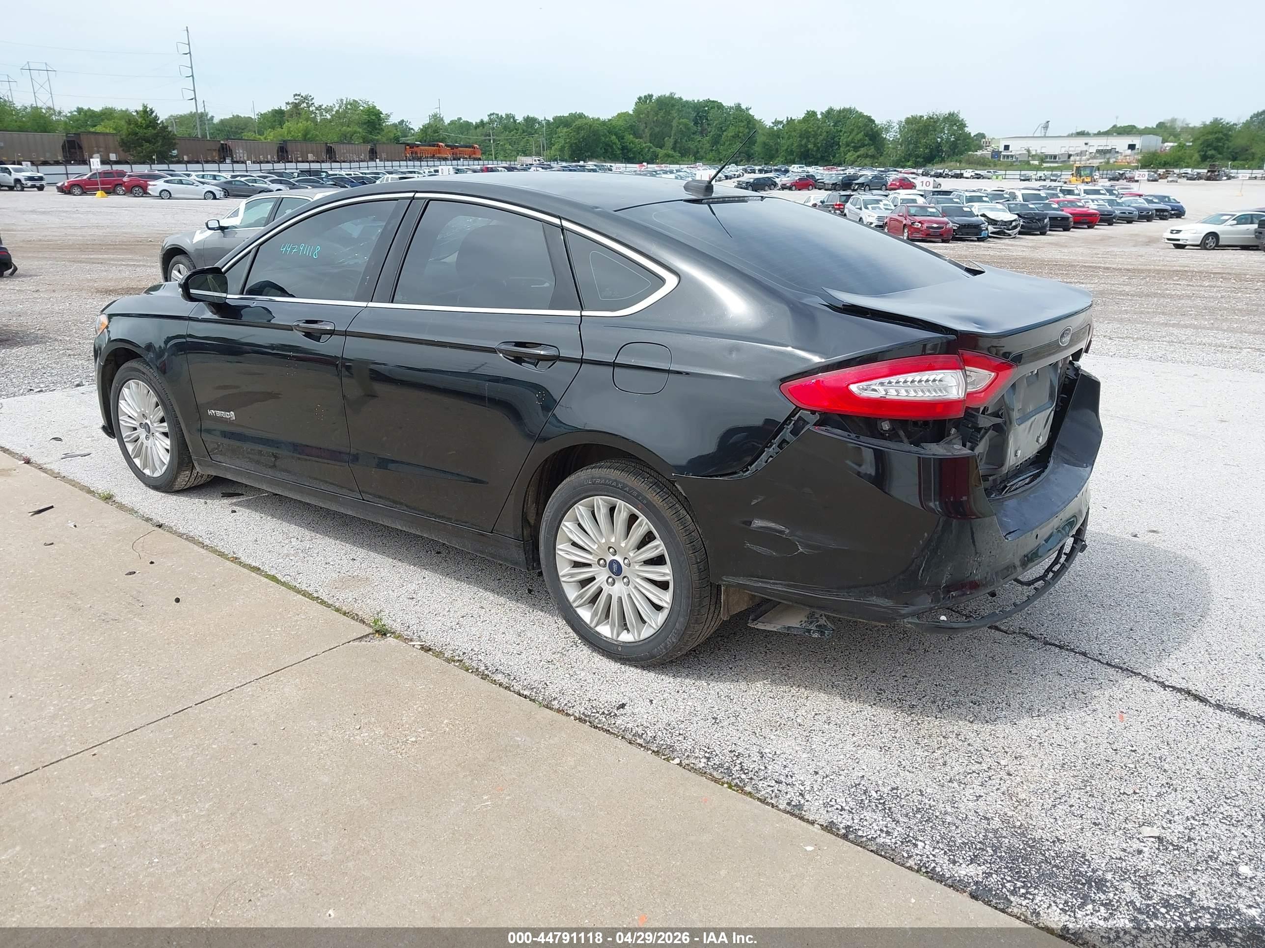 FORD FUSION image 3