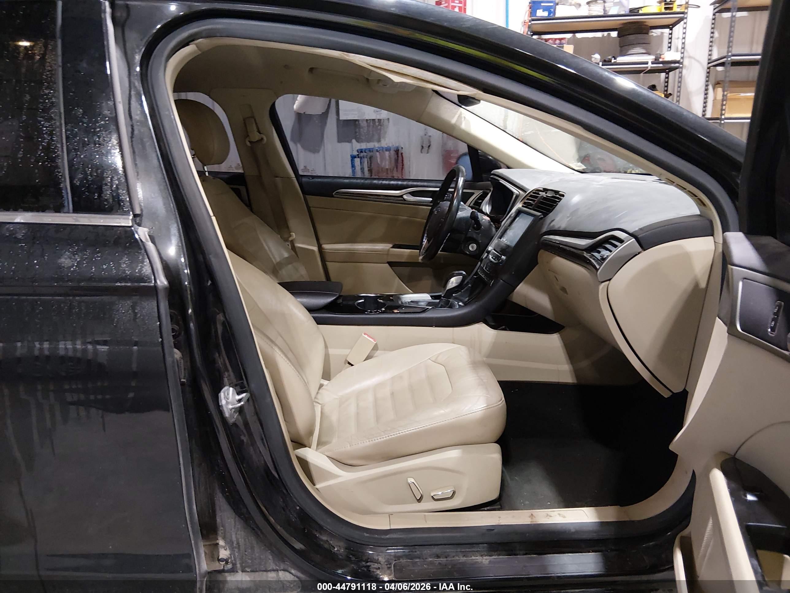 FORD FUSION image 5