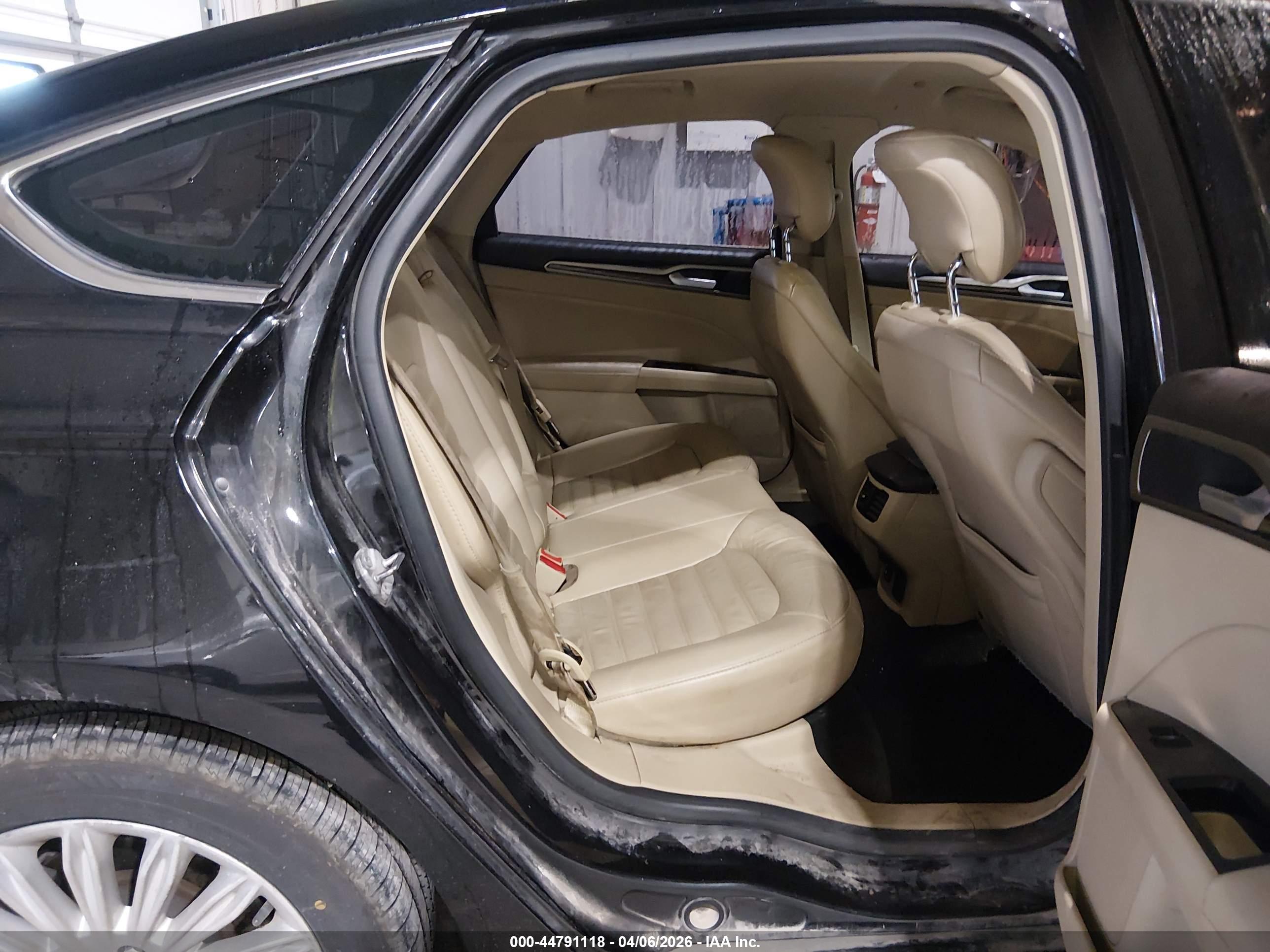 FORD FUSION image 8