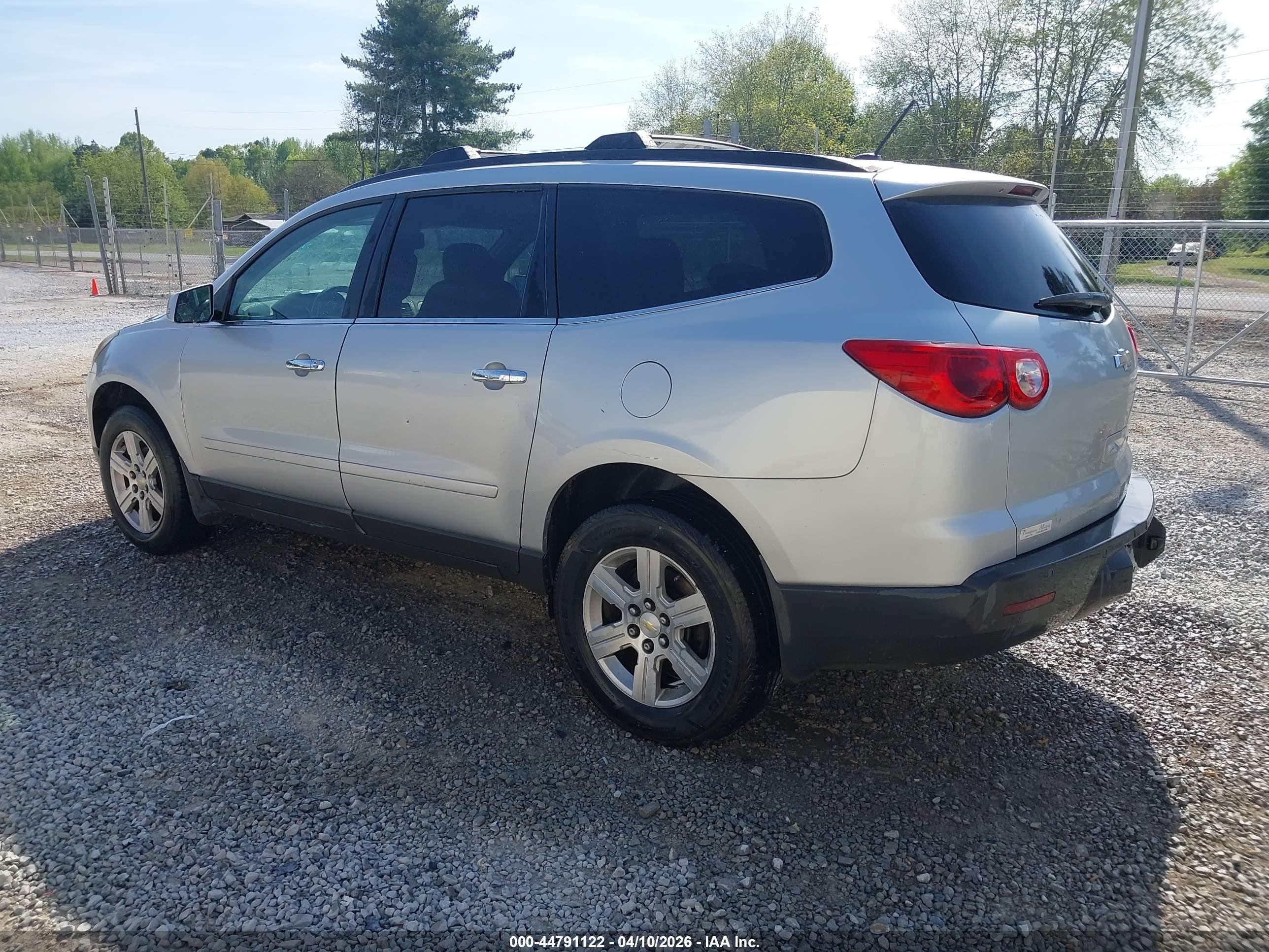 CHEVROLET TRAVERSE image 3