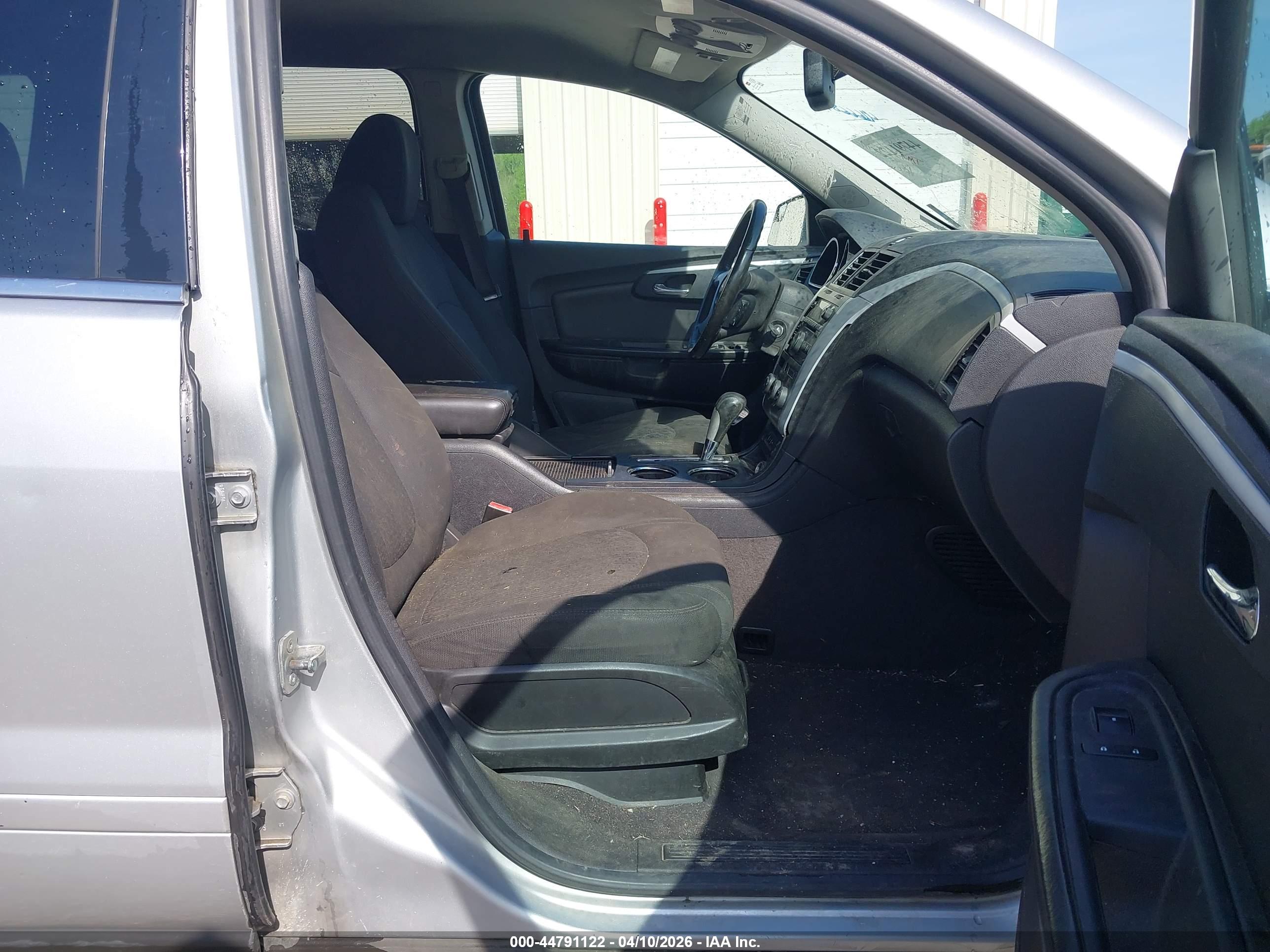 CHEVROLET TRAVERSE image 5
