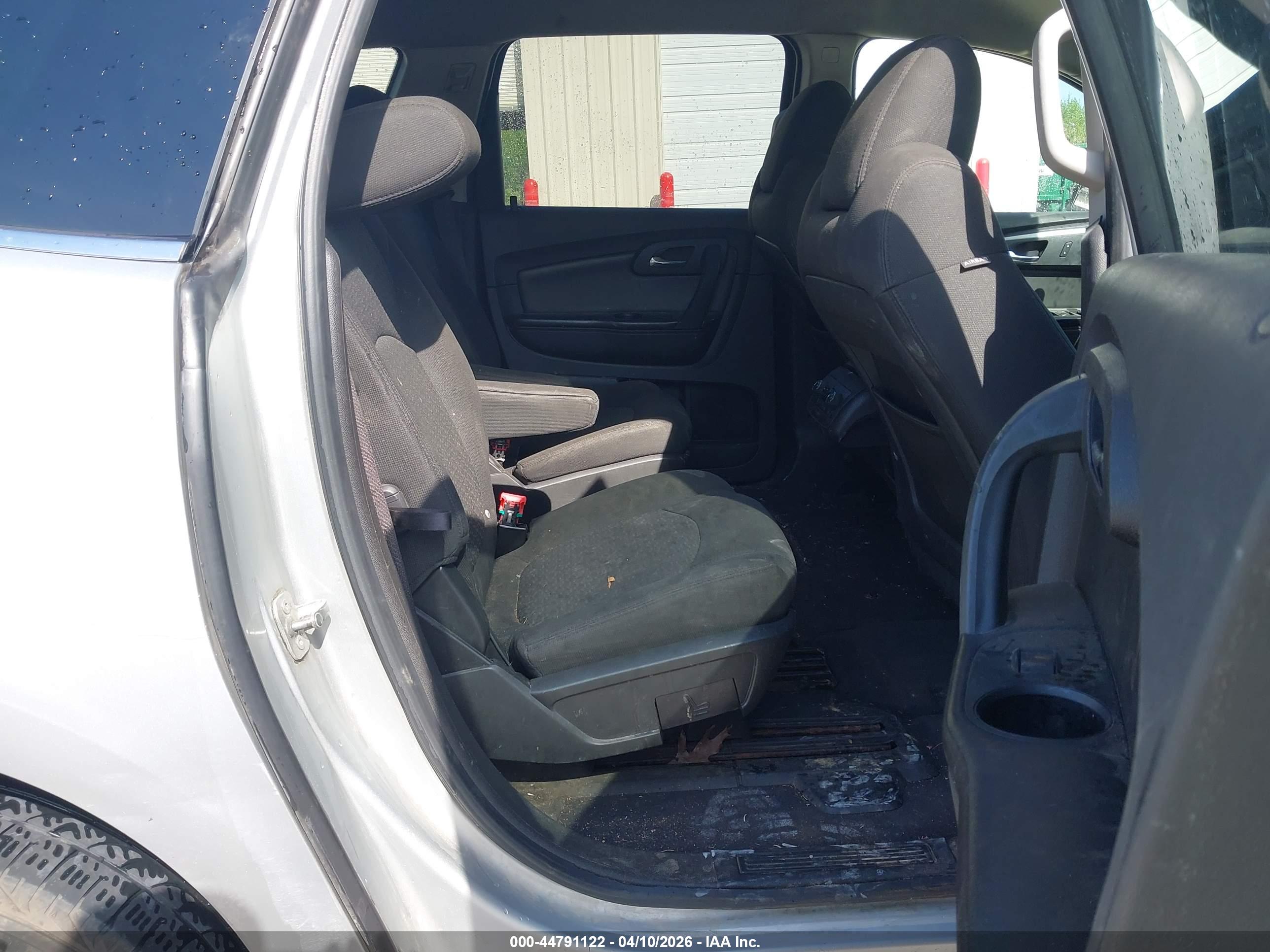 CHEVROLET TRAVERSE image 8