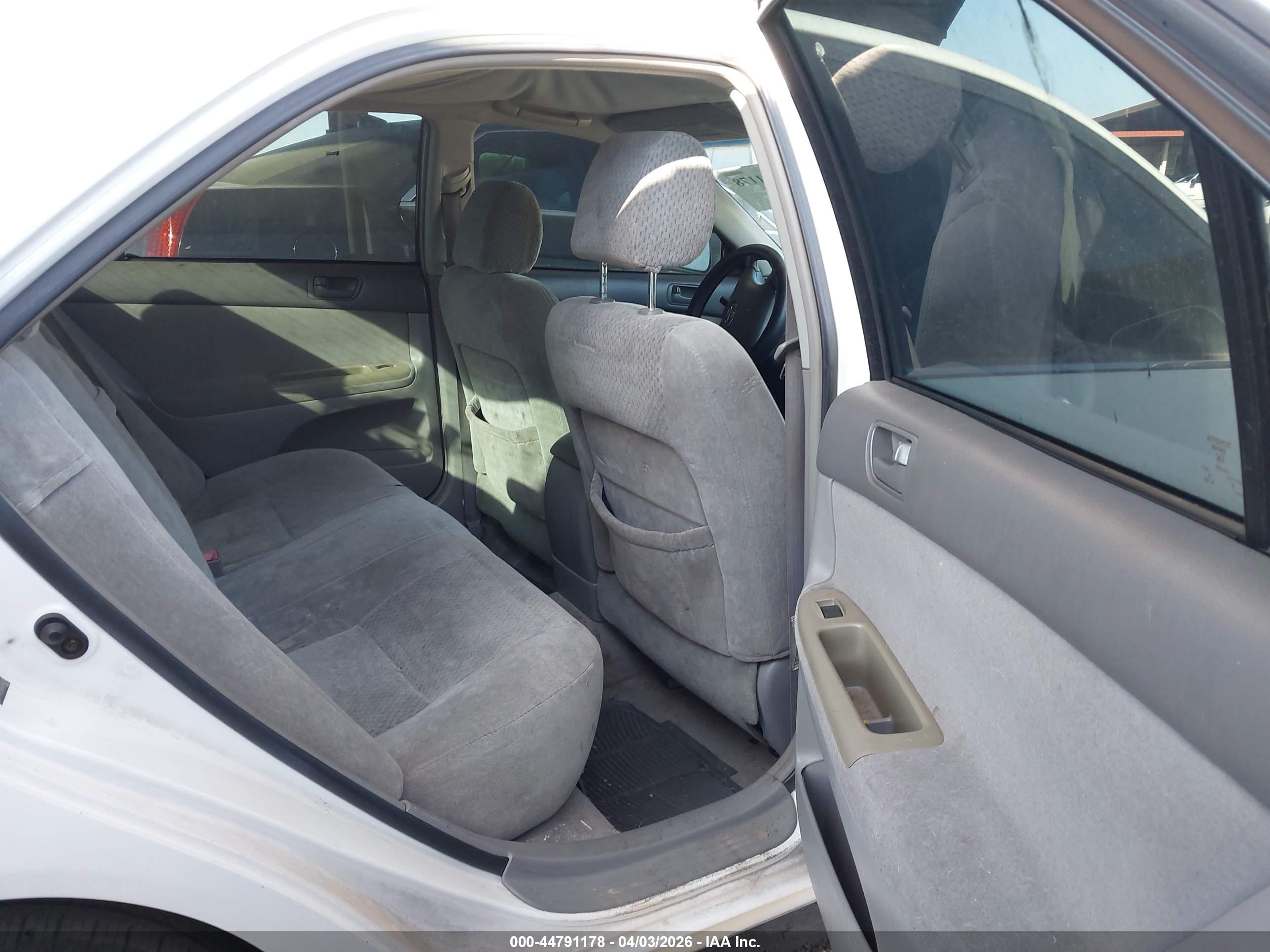 TOYOTA CAMRY image 8