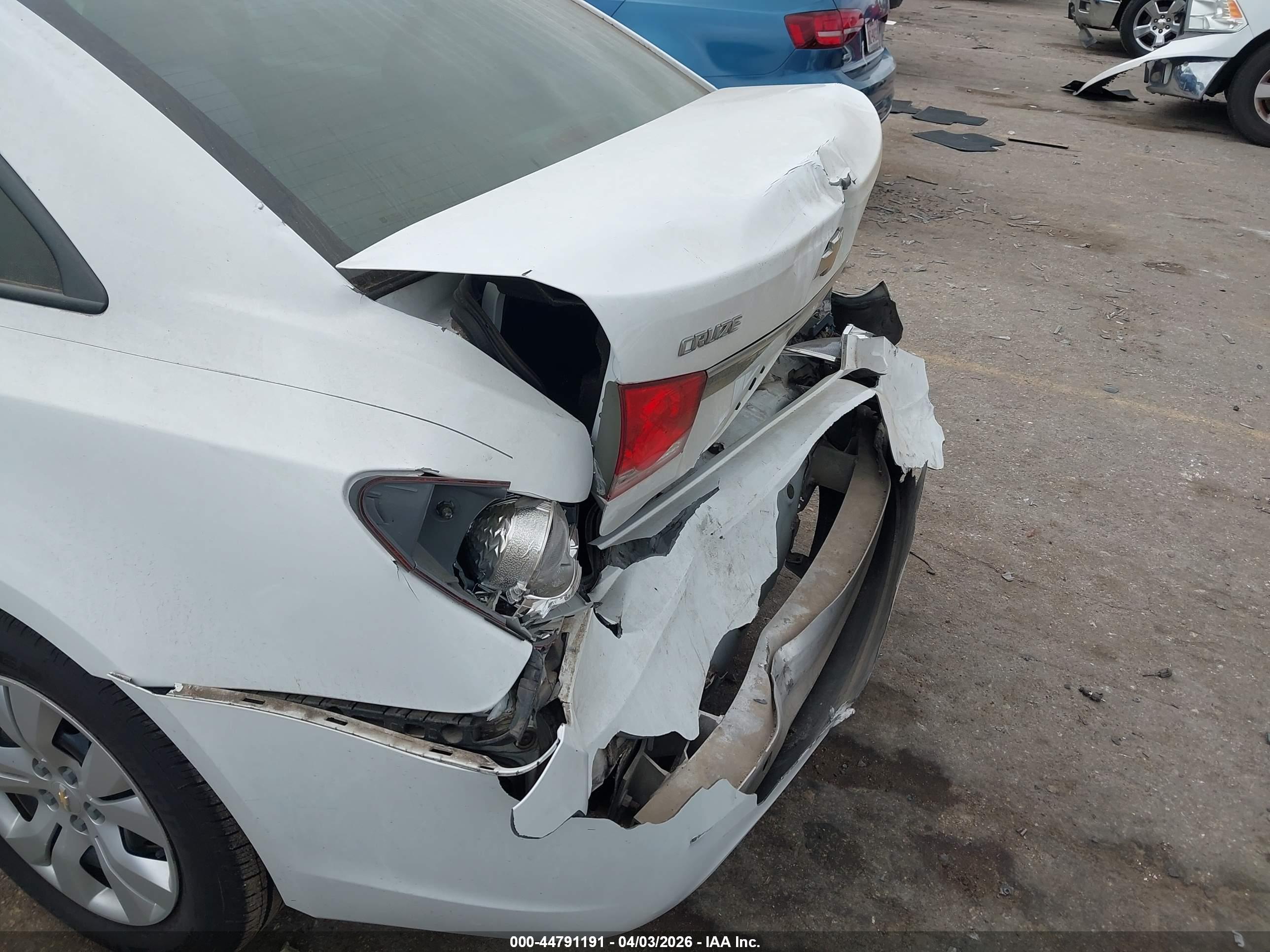 CHEVROLET CRUZE image 6