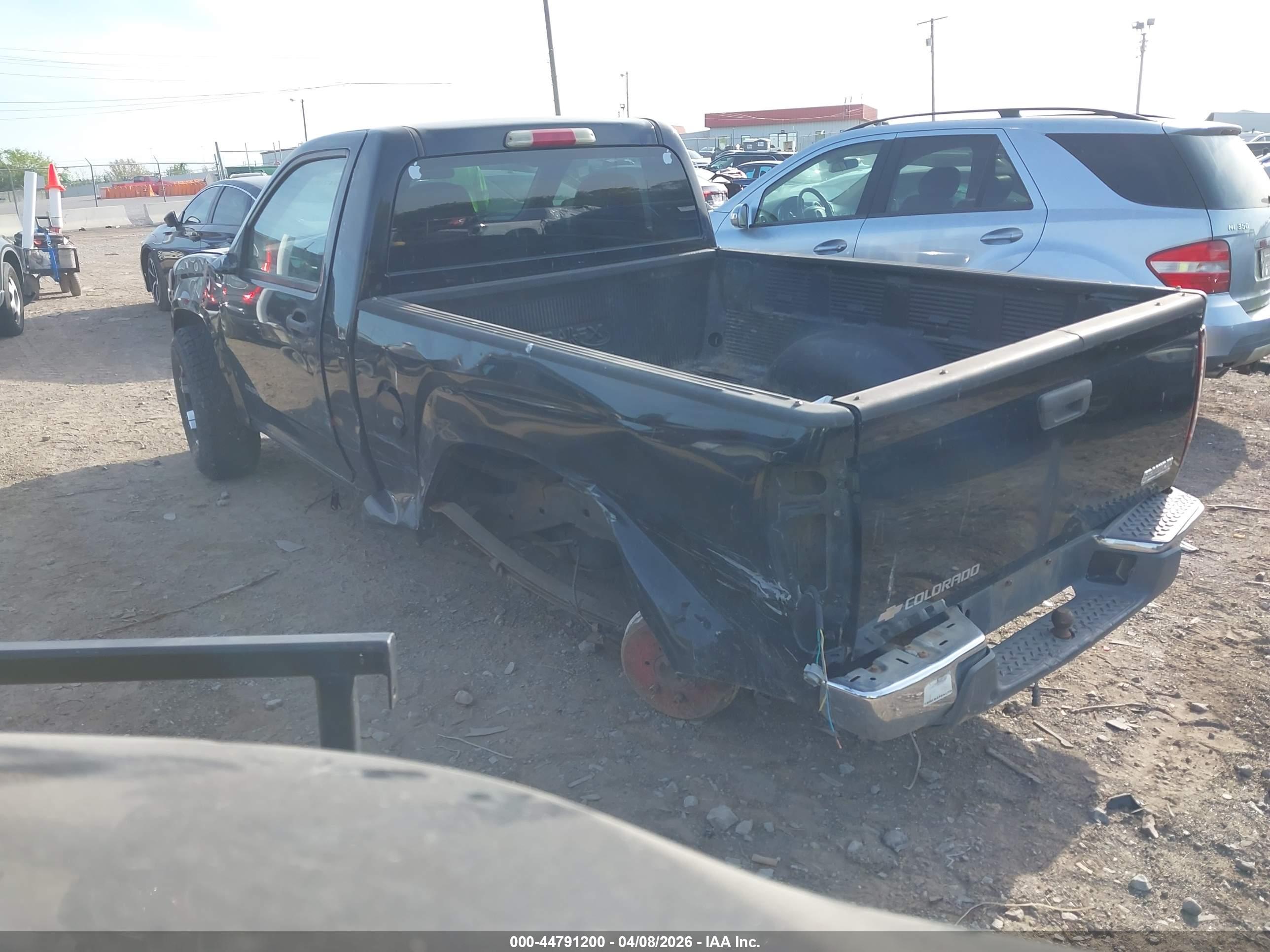 CHEVROLET COLORADO image 3