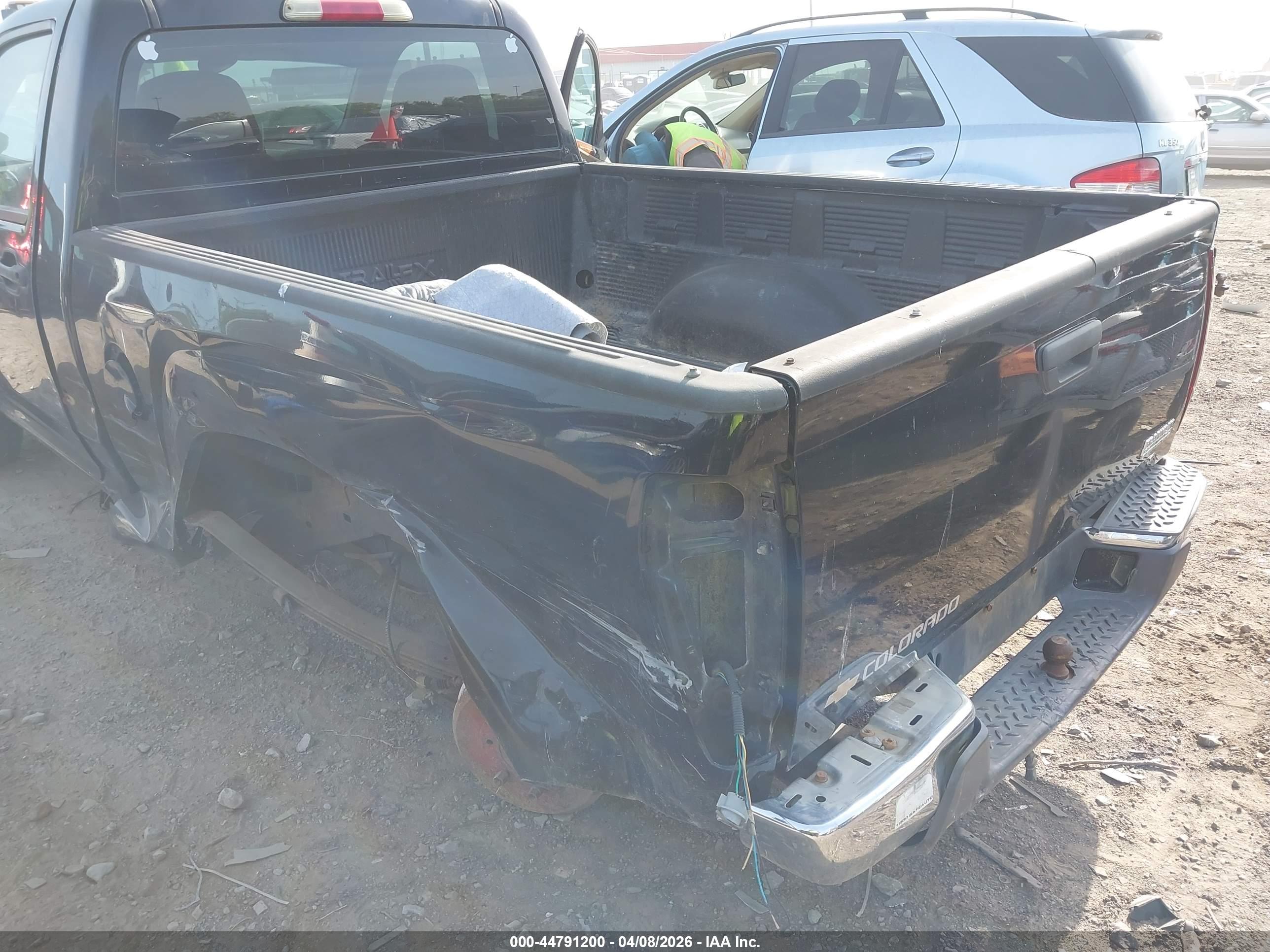 CHEVROLET COLORADO image 6