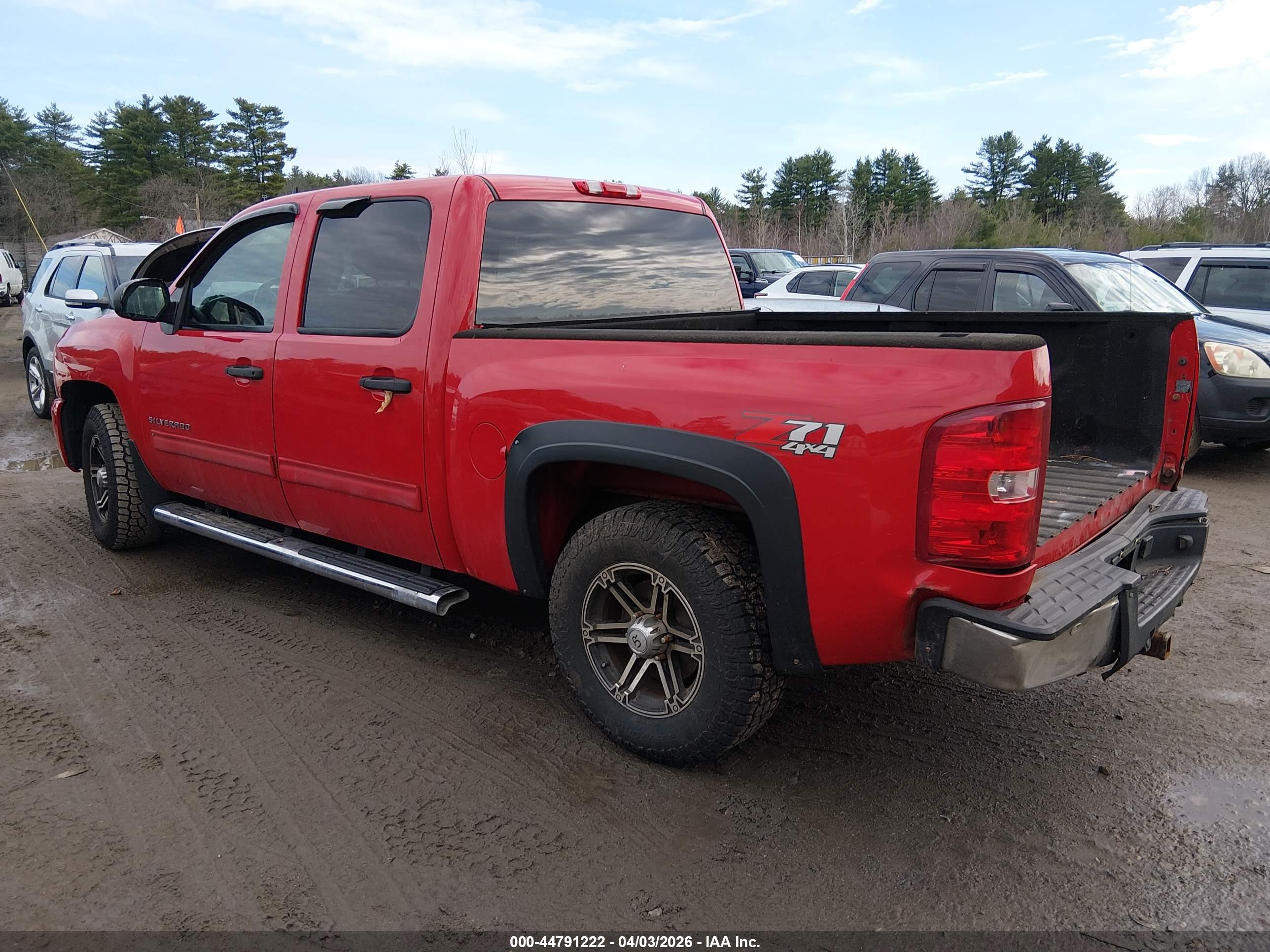 CHEVROLET SILVERADO image 3