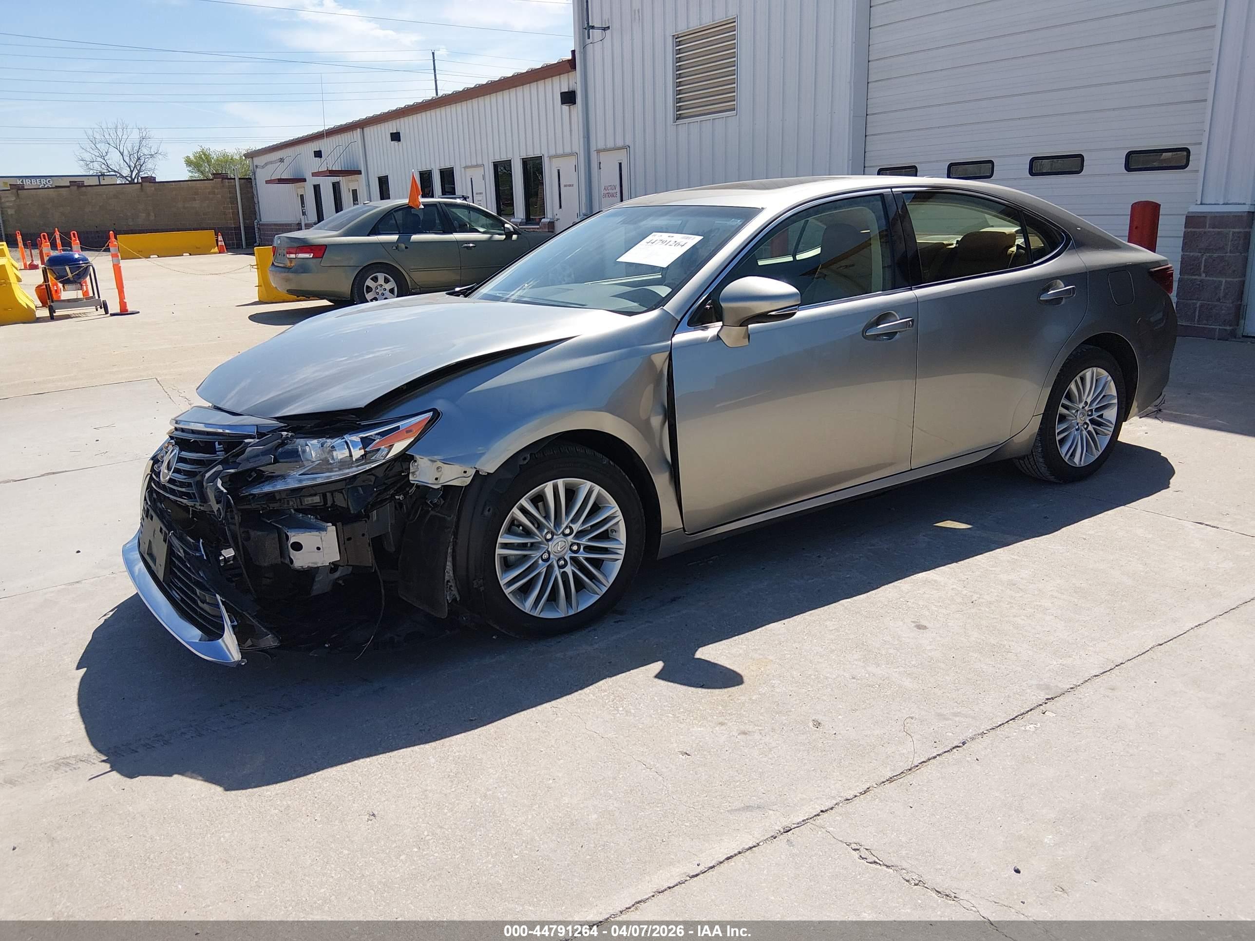 LEXUS ES image 2