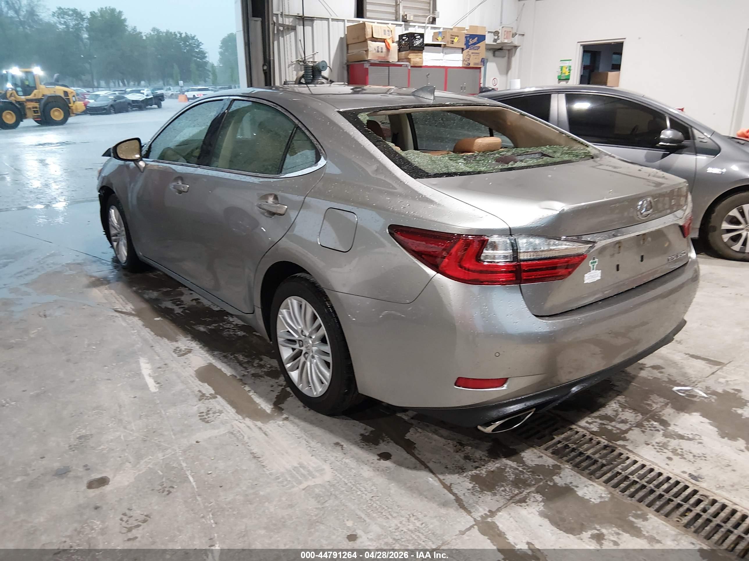 LEXUS ES image 3