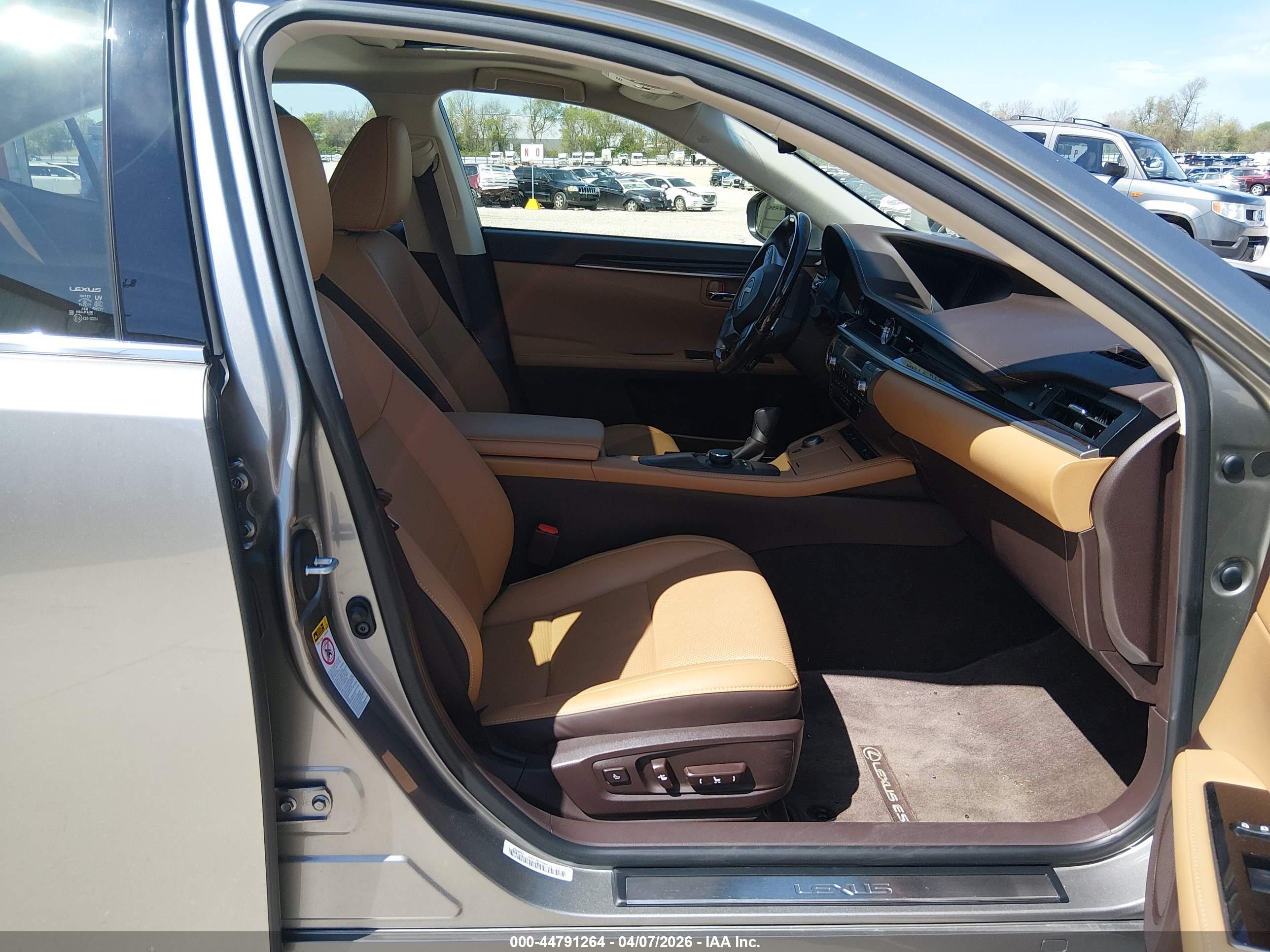 LEXUS ES image 5